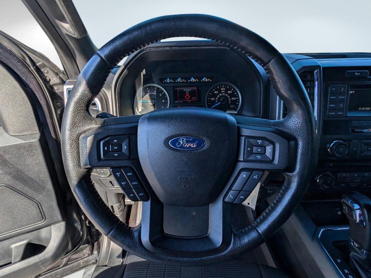 2015 Ford F-150 XLT photo 17