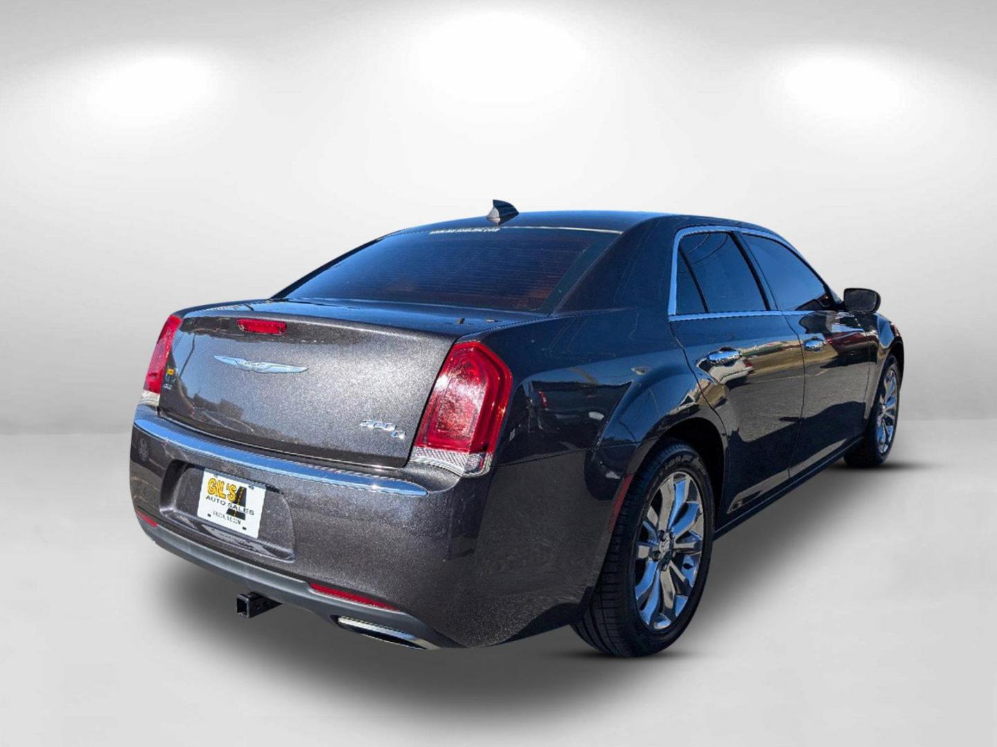 2016 Chrysler 300 C photo 10