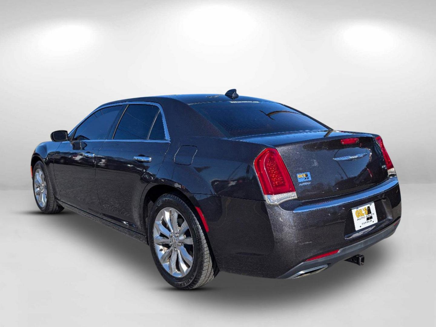 2016 Chrysler 300 C photo 12