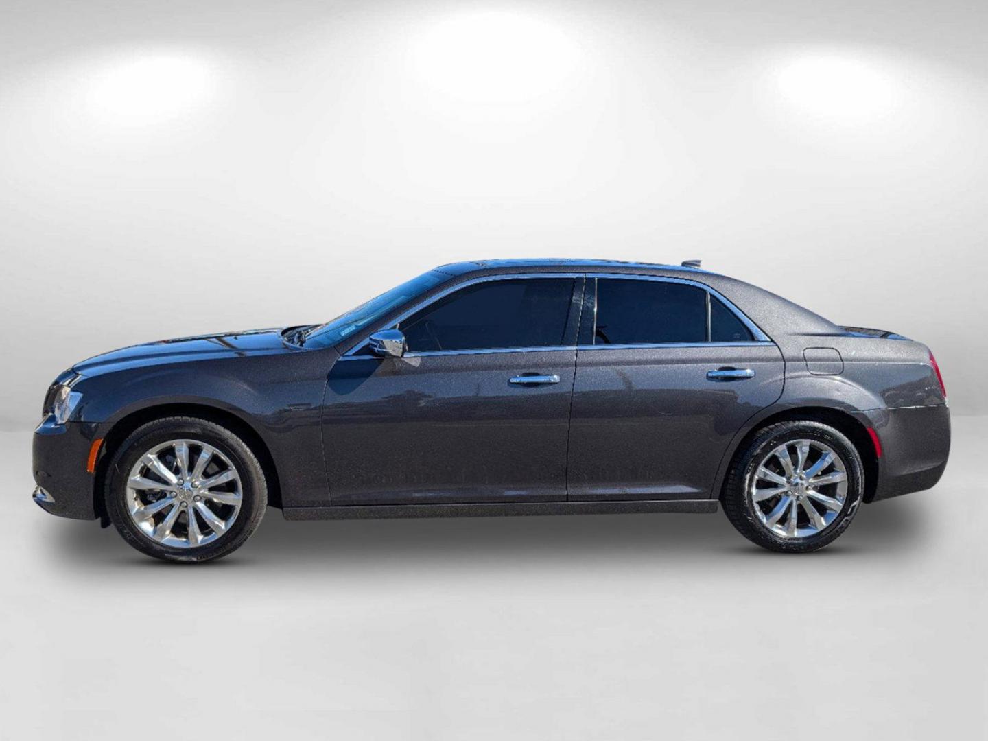 2016 Chrysler 300 C photo 13