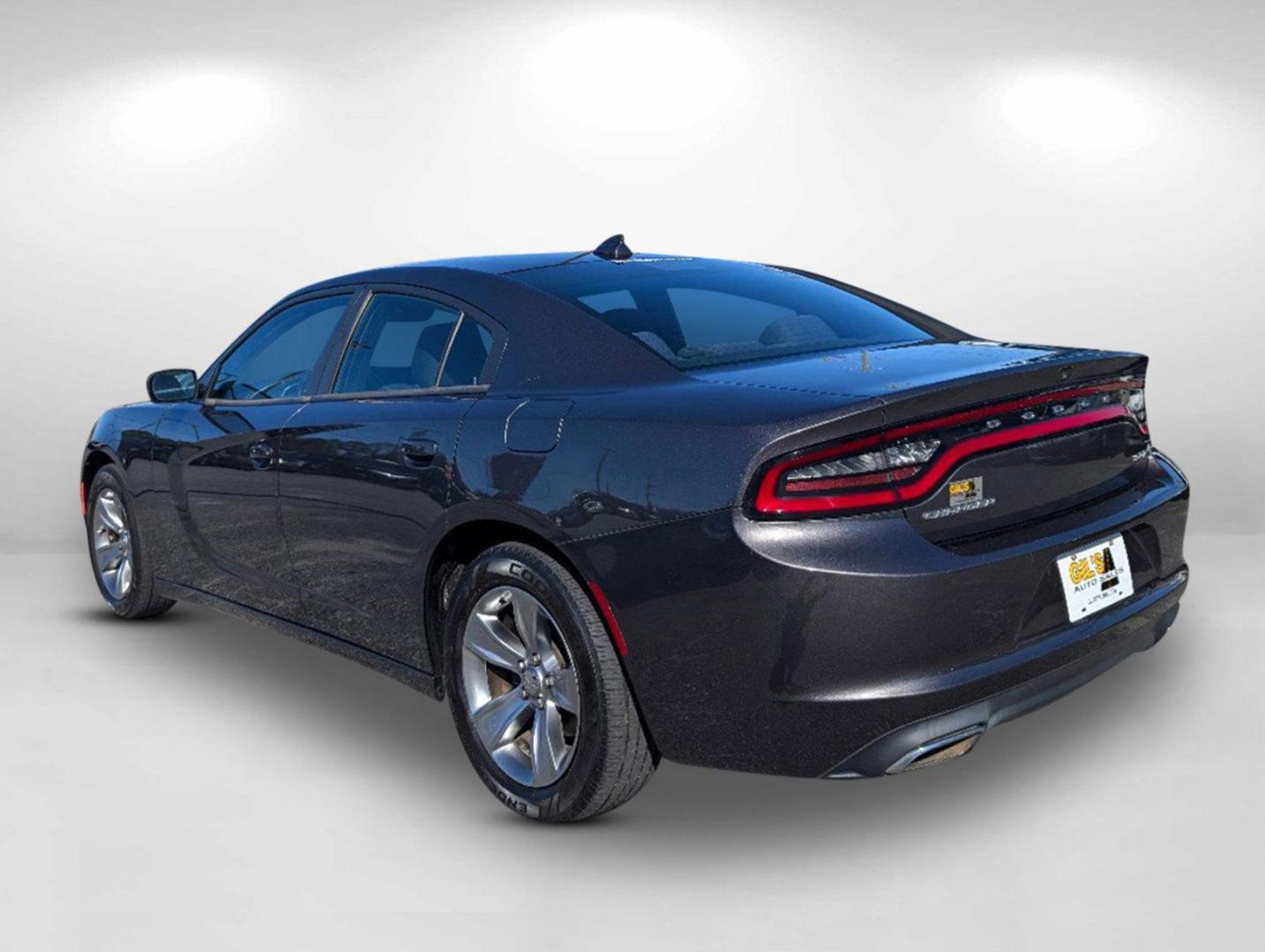 2016 Dodge Charger SXT photo 11