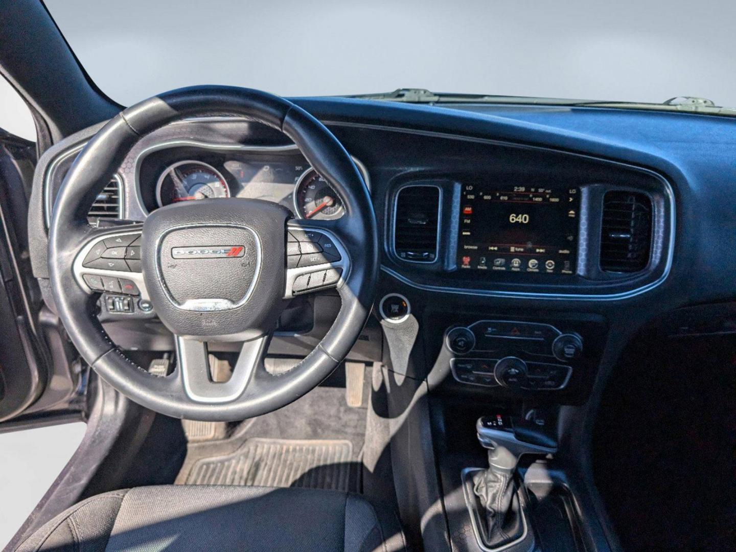 2016 Dodge Charger SXT photo 15