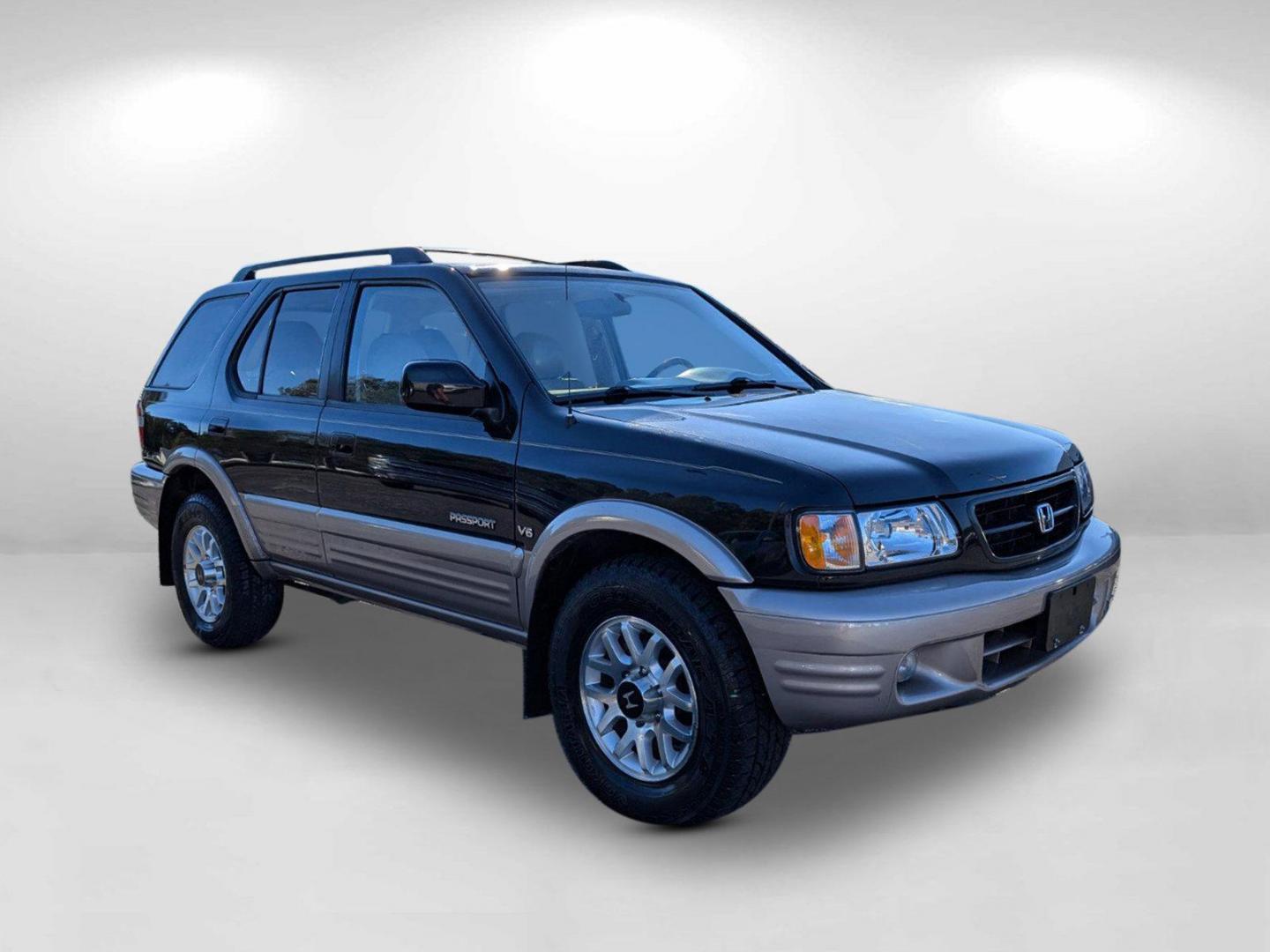 2000 Honda Passport EX (4S6CK58W3Y4) with an Gas V6 3.2L/193 engine, 4-Speed Electronic Automatic w/OD transmission, located at 521 Old Farm Lane Rd, Prattville, AL, 36066, (334) 325-1505, 32.482460, -86.416367 - 2000 Honda Passport EX - Photo#2