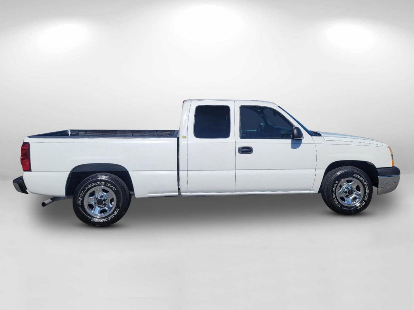 2003 Summit White /Dark Charcoal Chevrolet Silverado 1500 Work Truck (2GCEC19X531) with an Gas V6 4.3L/262 engine, 4-Speed Automatic w/OD transmission, located at 804 22nd Ave, Phenix City, AL, 36870, (334) 297-1860, 32.484749, -85.024475 - 2003 Chevrolet Silverado 1500 Work Truck - Photo#3