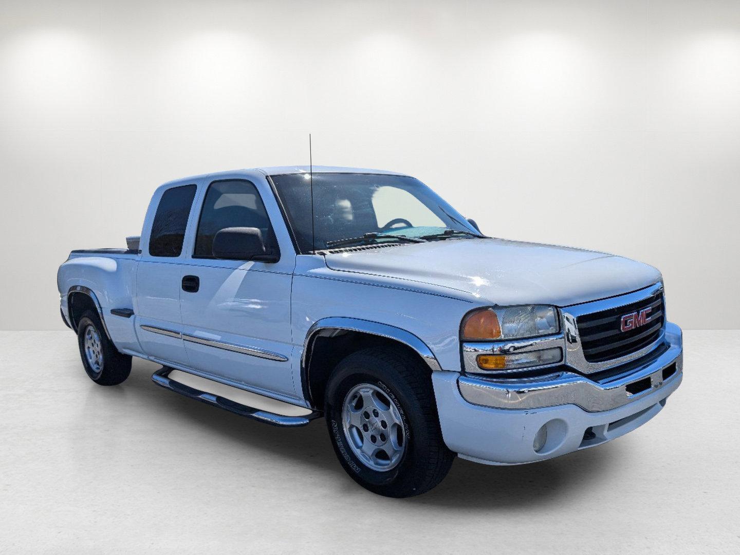 2003 /Dark Pewter GMC Sierra 1500 SLE (1GTEC19V33Z) with an Gas V8 4.8L/293 engine, 4-Speed Automatic w/OD transmission, located at 3959 U.S. 80 W, Phenix City, AL, 36870, (334) 297-4885, 32.469296, -85.135185 - 2003 GMC Sierra 1500 SLE - Photo#2