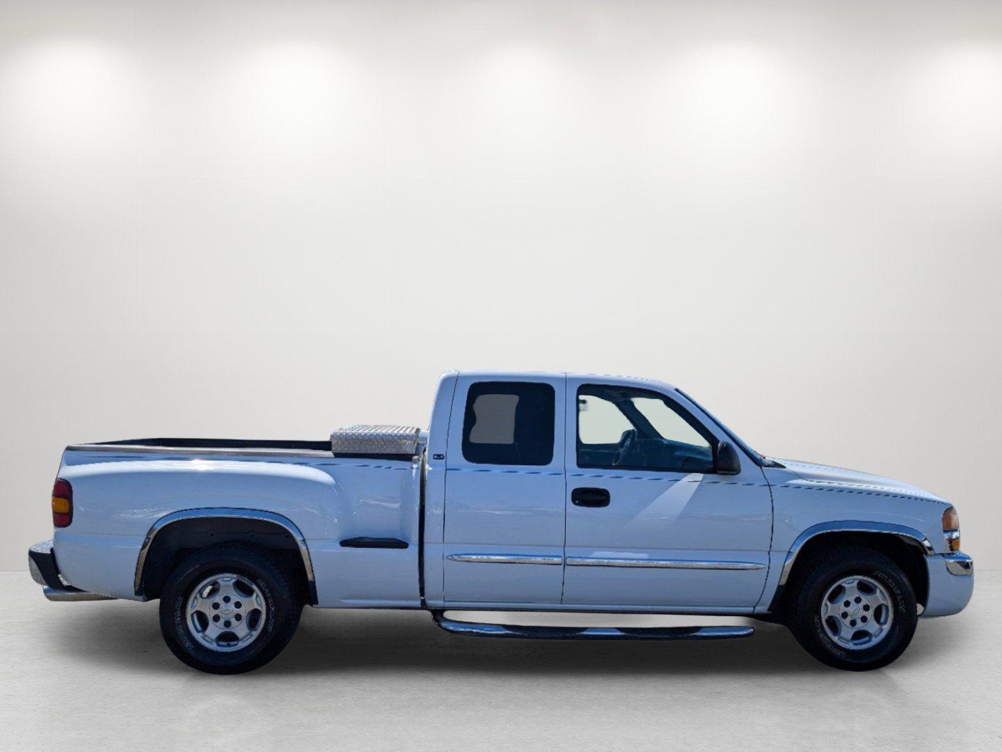 2003 /Dark Pewter GMC Sierra 1500 SLE (1GTEC19V33Z) with an Gas V8 4.8L/293 engine, 4-Speed Automatic w/OD transmission, located at 3959 U.S. 80 W, Phenix City, AL, 36870, (334) 297-4885, 32.469296, -85.135185 - 2003 GMC Sierra 1500 SLE - Photo#3