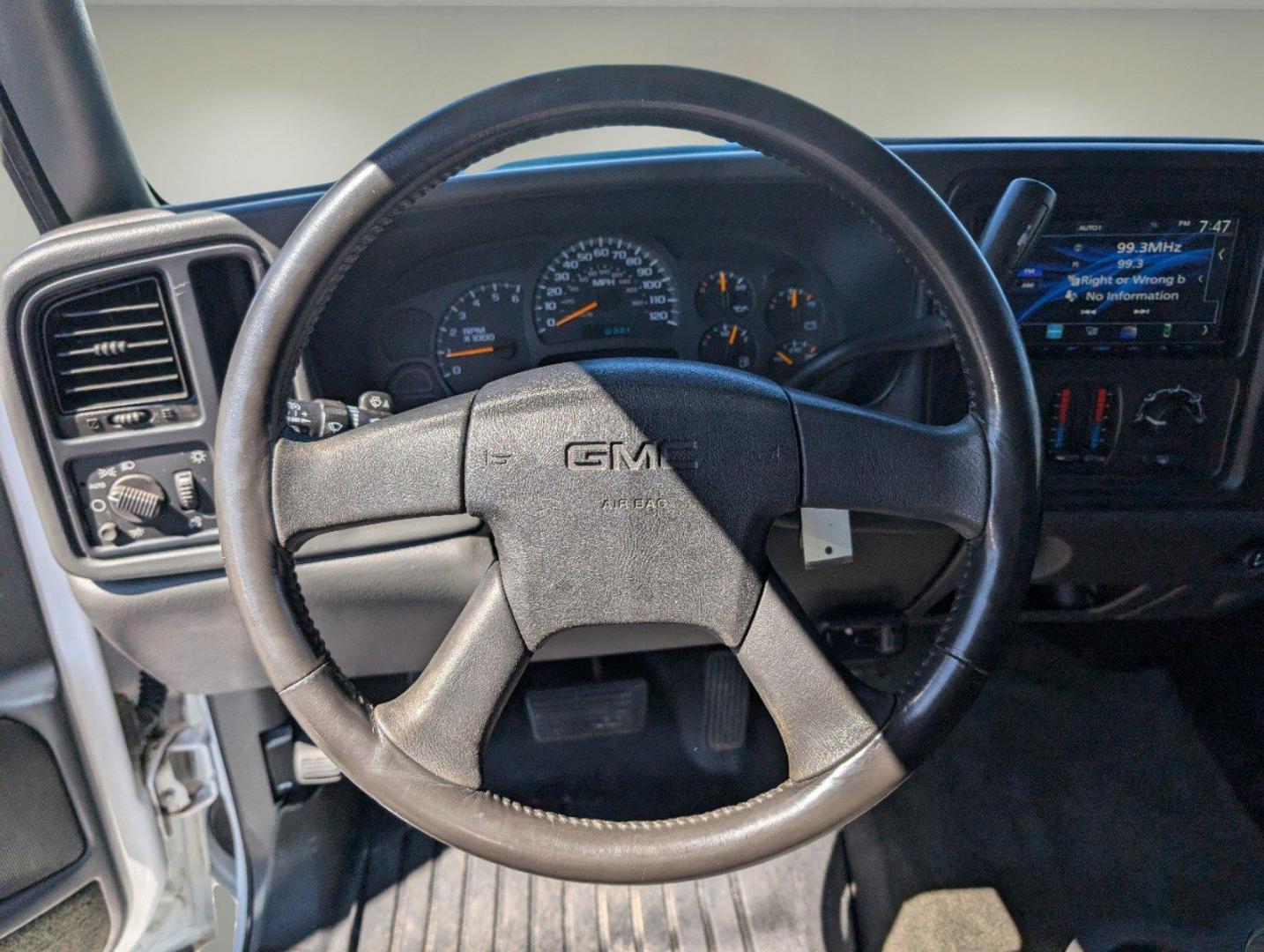 2003 /Dark Pewter GMC Sierra 1500 SLE (1GTEC19V33Z) with an Gas V8 4.8L/293 engine, 4-Speed Automatic w/OD transmission, located at 3959 U.S. 80 W, Phenix City, AL, 36870, (334) 297-4885, 32.469296, -85.135185 - 2003 GMC Sierra 1500 SLE - Photo#15