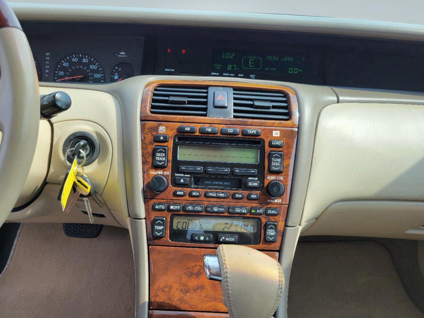 2003 White Toyota Avalon XLS (4T1BF28B23U) with an Gas V6 3.0L/183 engine, 4-Speed Automatic w/OD transmission, located at 804 22nd Ave, Phenix City, AL, 36870, (334) 297-1860, 32.484749, -85.024475 - 2003 Toyota Avalon XLS - Photo#11