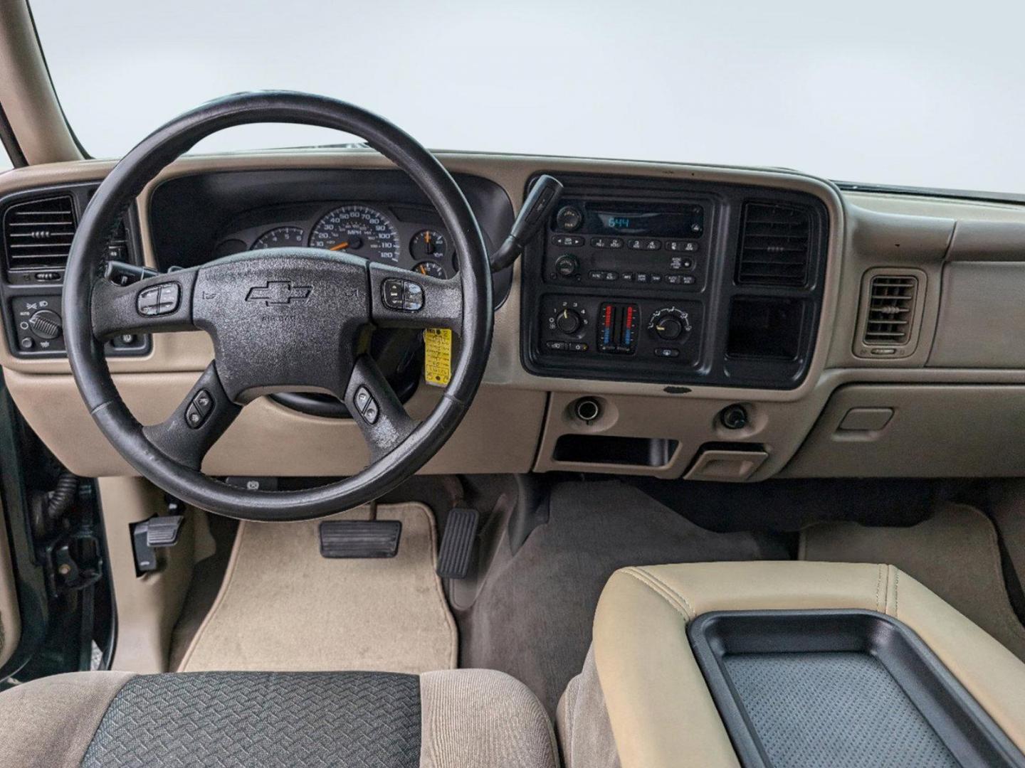 2004 /Medium Neutral Chevrolet4 Avalanchet Z71 (3GNEK12TX4G) with an Gas V8 5.3L/327 engine, 4-Speed Automatic w/OD transmission, located at 7000 Northlake Connector, Columbus, GA, 31904, (706) 987-8085, 32.524975, -84.978134 - 2004 Chevrolet4 Avalanchet Z71 - Photo#11