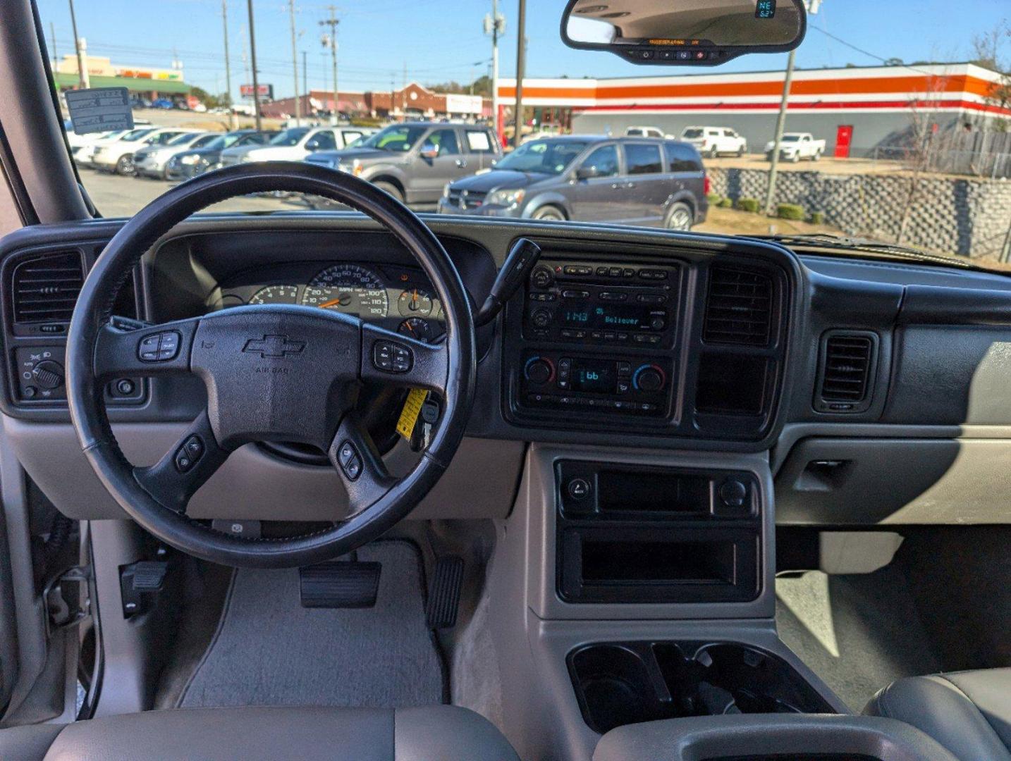 2004 /Gray/Dark Charcoal Chevrolet Suburban LT (3GNEC16Z94G) with an Gas V8 5.3L/327 engine, 4-Speed Automatic w/OD transmission, located at 3959 U.S. 80 W, Phenix City, AL, 36870, (334) 297-4885, 32.469296, -85.135185 - 2004 Chevrolet Suburban LT - Photo#11