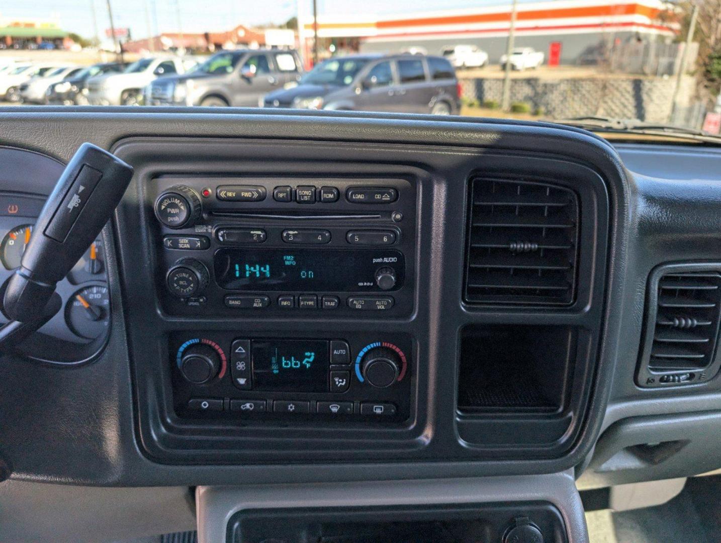 2004 /Gray/Dark Charcoal Chevrolet Suburban LT (3GNEC16Z94G) with an Gas V8 5.3L/327 engine, 4-Speed Automatic w/OD transmission, located at 3959 U.S. 80 W, Phenix City, AL, 36870, (334) 297-4885, 32.469296, -85.135185 - 2004 Chevrolet Suburban LT - Photo#14