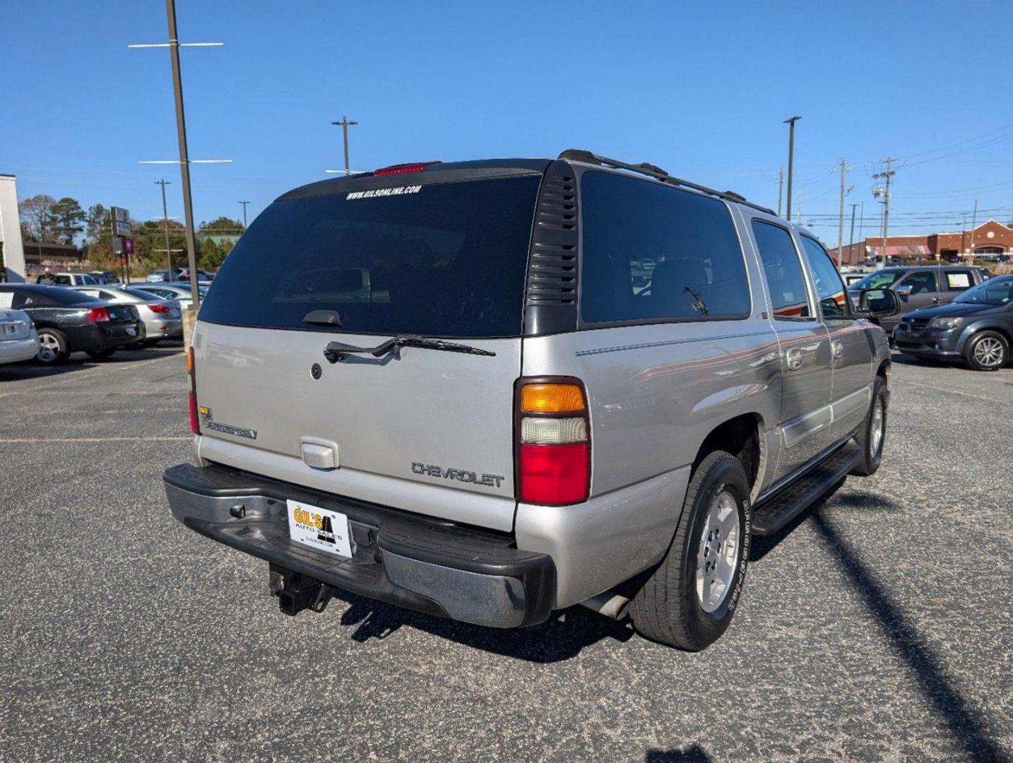 2004 /Gray/Dark Charcoal Chevrolet Suburban LT (3GNEC16Z94G) with an Gas V8 5.3L/327 engine, 4-Speed Automatic w/OD transmission, located at 3959 U.S. 80 W, Phenix City, AL, 36870, (334) 297-4885, 32.469296, -85.135185 - 2004 Chevrolet Suburban LT - Photo#4