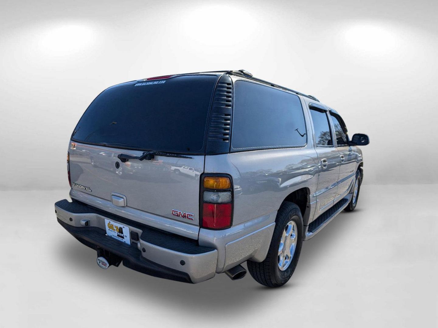 2004 /Stone Gray GMC Yukon XL Denali (1GKFK66U44J) with an Gas V8 6.0L/364 engine, 4-Speed Automatic w/OD transmission, located at 804 22nd Ave, Phenix City, AL, 36870, (334) 297-1860, 32.484749, -85.024475 - 2004 GMC Yukon XL Denali - Photo#4