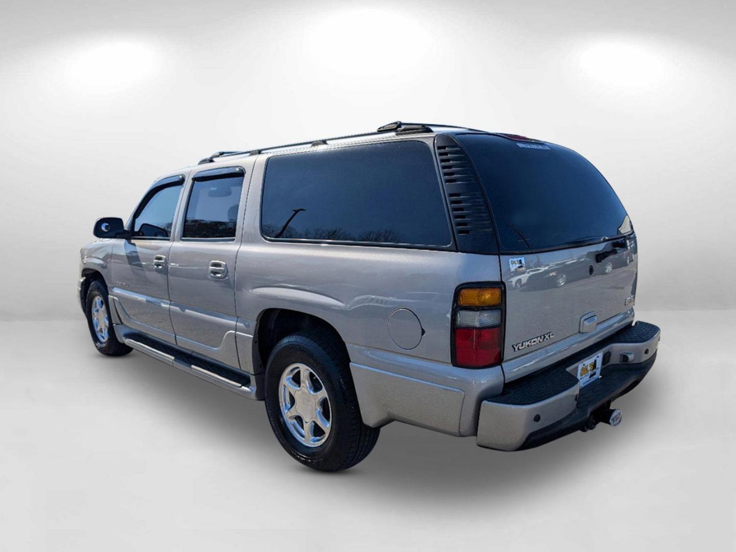 2004 /Stone Gray GMC Yukon XL Denali (1GKFK66U44J) with an Gas V8 6.0L/364 engine, 4-Speed Automatic w/OD transmission, located at 804 22nd Ave, Phenix City, AL, 36870, (334) 297-1860, 32.484749, -85.024475 - 2004 GMC Yukon XL Denali - Photo#6