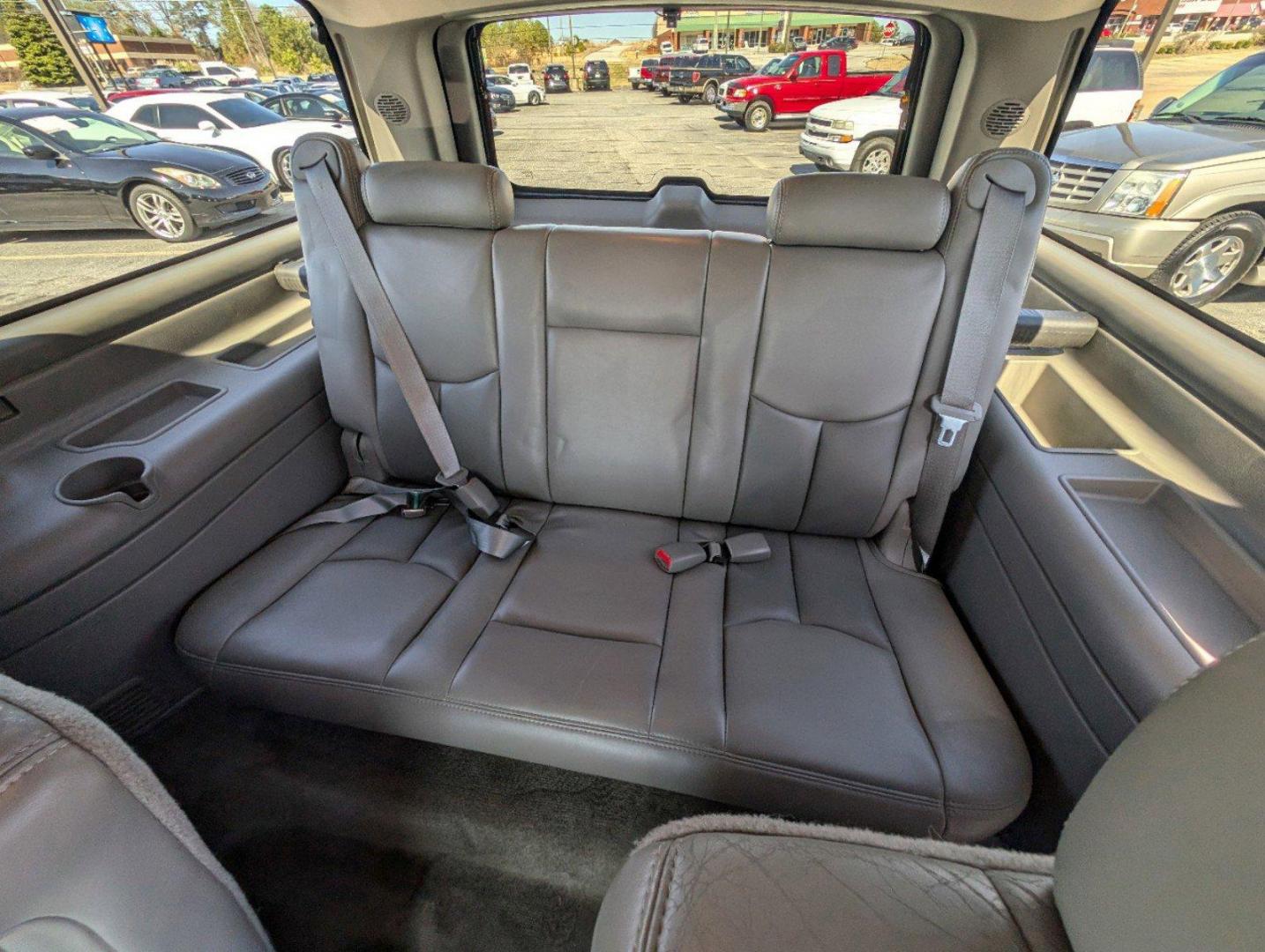 2004 /Stone Gray GMC Yukon XL Denali (1GKFK66U44J) with an Gas V8 6.0L/364 engine, 4-Speed Automatic w/OD transmission, located at 804 22nd Ave, Phenix City, AL, 36870, (334) 297-1860, 32.484749, -85.024475 - 2004 GMC Yukon XL Denali - Photo#14