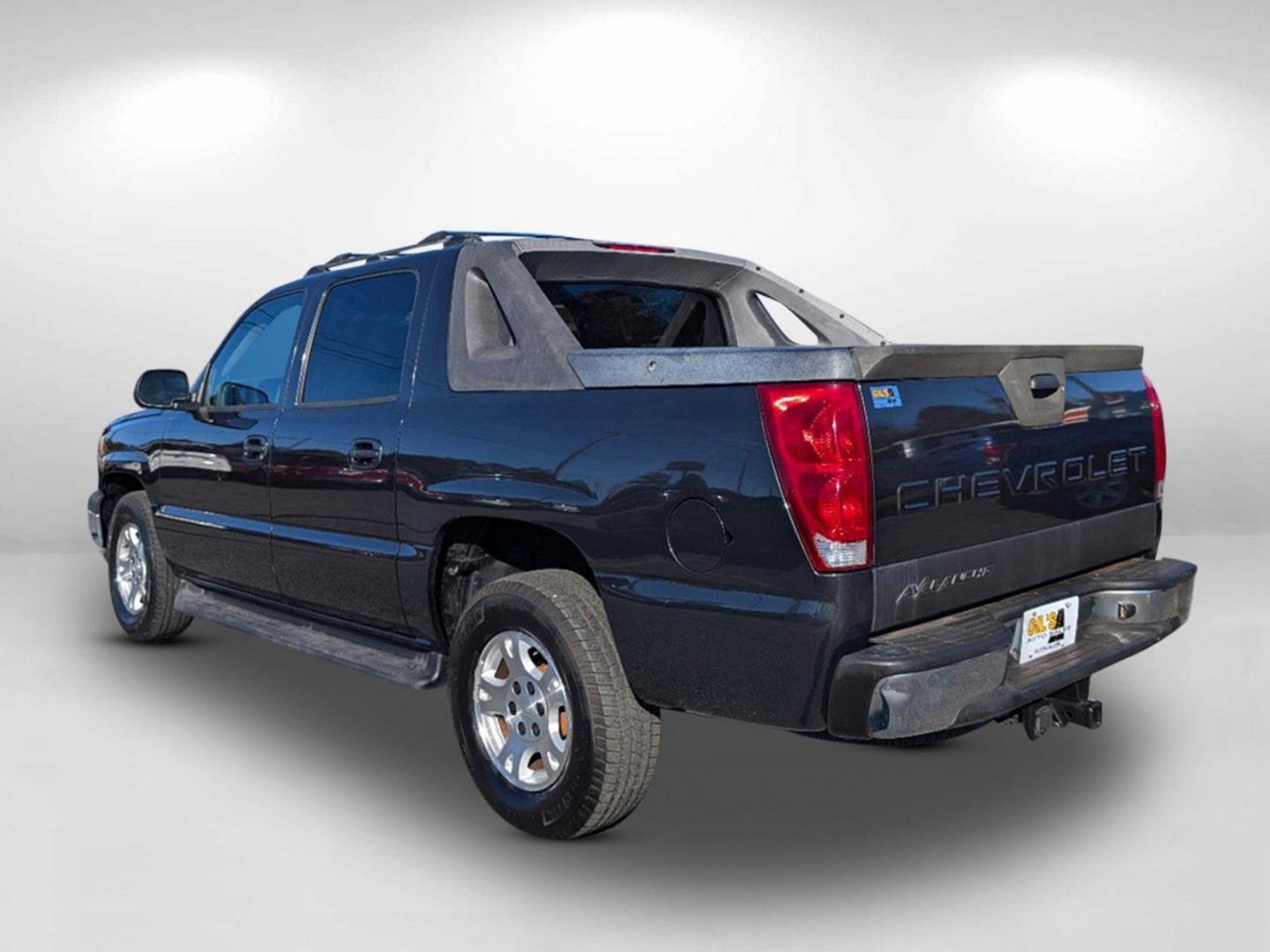 2005 /Gray/Drk Charcoal Chevrolet Avalanche Z66 (3GNEC12Z85G) with an Gas/Ethanol V8 5.3L/327 engine, 4-Speed Automatic w/OD transmission, located at 3959 U.S. 80 W, Phenix City, AL, 36870, (334) 297-4885, 32.469296, -85.135185 - 2005 Chevrolet Avalanche Z66 - Photo#9