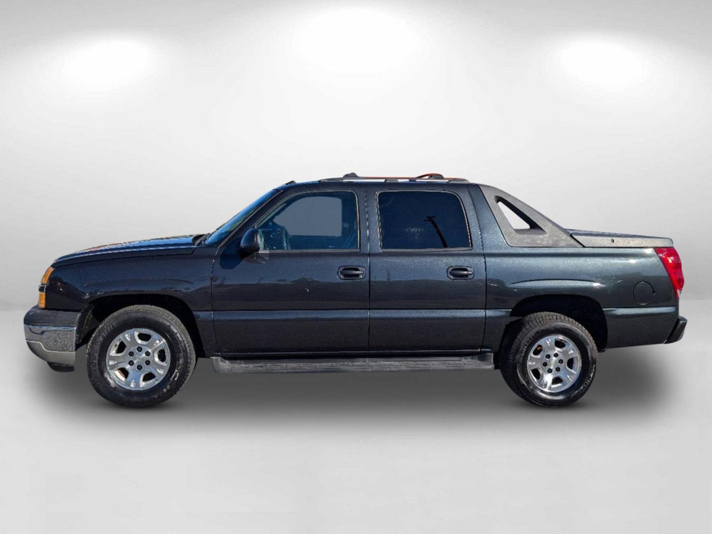 2005 /Gray/Drk Charcoal Chevrolet Avalanche Z66 (3GNEC12Z85G) with an Gas/Ethanol V8 5.3L/327 engine, 4-Speed Automatic w/OD transmission, located at 3959 U.S. 80 W, Phenix City, AL, 36870, (334) 297-4885, 32.469296, -85.135185 - 2005 Chevrolet Avalanche Z66 - Photo#10