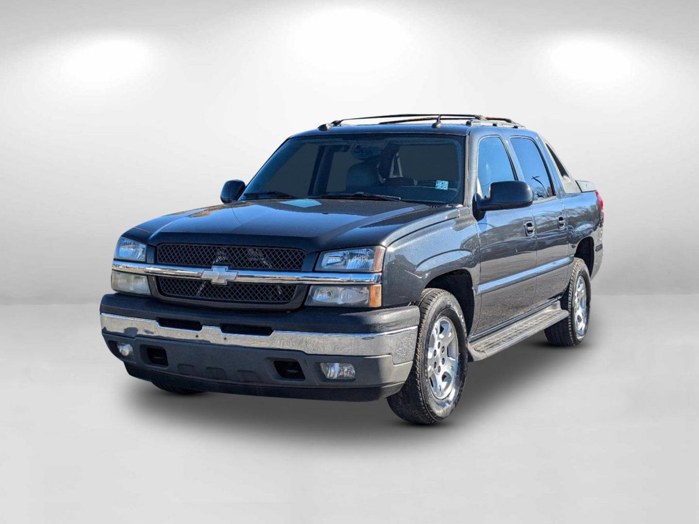 2005 /Gray/Drk Charcoal Chevrolet Avalanche Z66 (3GNEC12Z85G) with an Gas/Ethanol V8 5.3L/327 engine, 4-Speed Automatic w/OD transmission, located at 3959 U.S. 80 W, Phenix City, AL, 36870, (334) 297-4885, 32.469296, -85.135185 - 2005 Chevrolet Avalanche Z66 - Photo#3