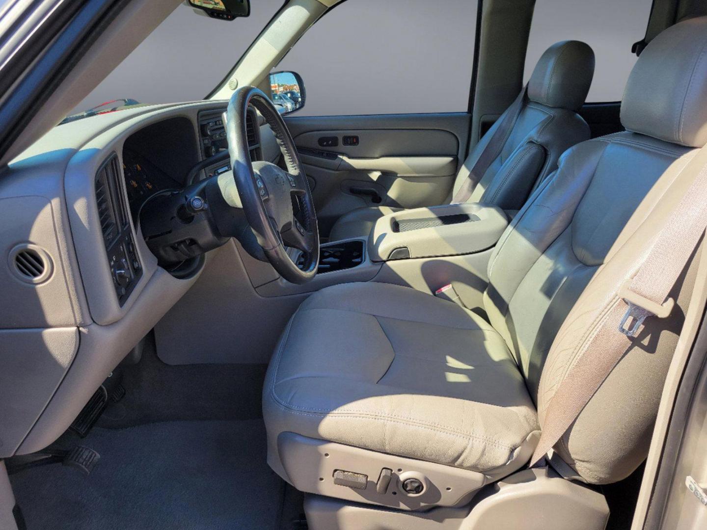 2005 Silver Birch Metallic /Medium Gray Chevrolet Silverado 1500 LT (2GCEC19T651) with an Gas V8 5.3L/325 engine, 4-Speed Automatic w/OD transmission, located at 7000 Northlake Connector, Columbus, GA, 31904, (706) 987-8085, 32.524975, -84.978134 - 2005 Chevrolet Silverado 1500 LT - Photo#9