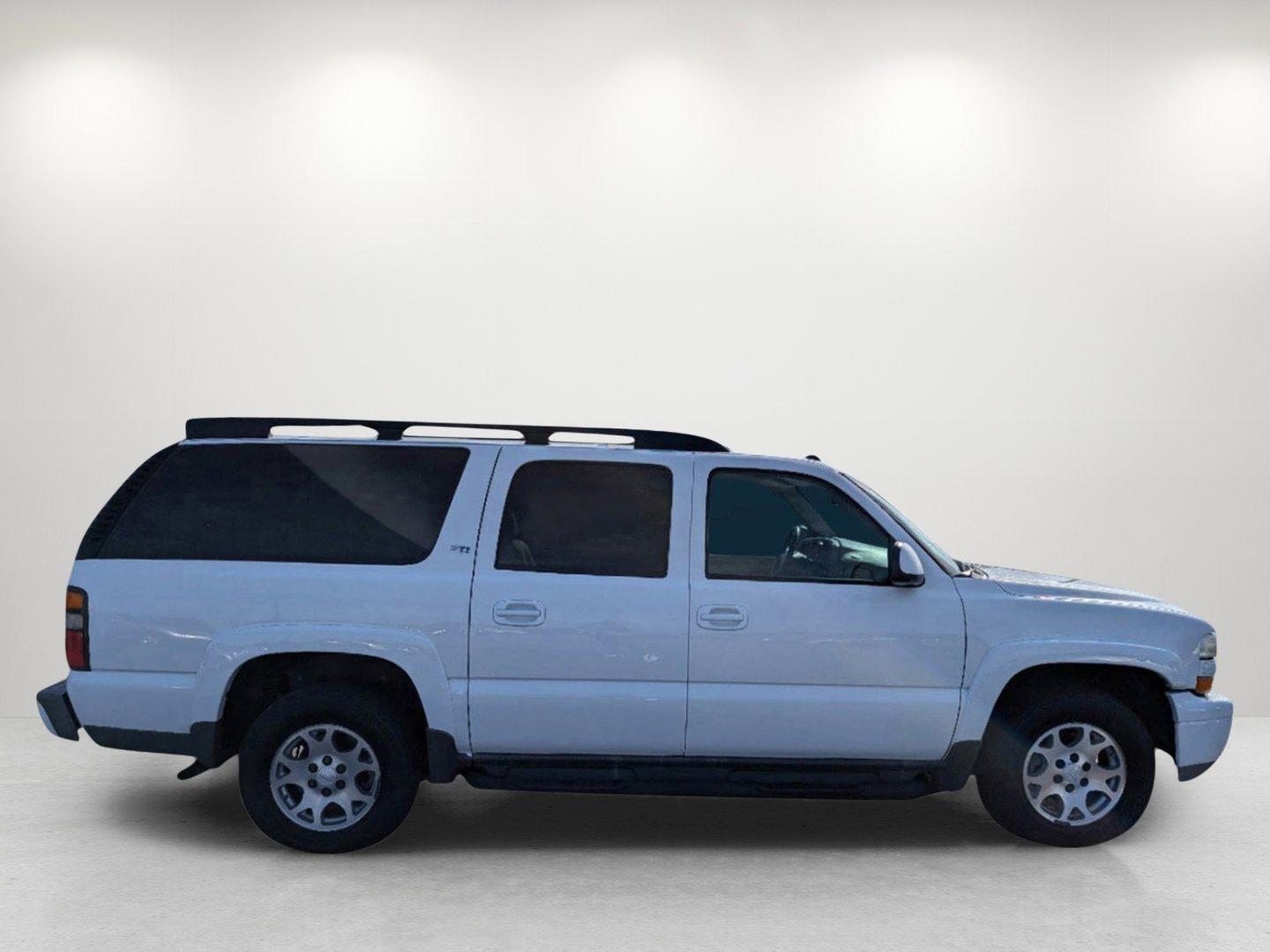 2005 /Tan/Neutral Chevrolet Suburban Z71 (3GNFK16Z25G) with an Gas V8 5.3L/327 engine, 4-Speed Automatic w/OD transmission, located at 5115 14th Ave., Columbus, GA, 31904, (706) 323-0345, 32.511494, -84.971046 - 2005 Chevrolet Suburban Z71 - Photo#3