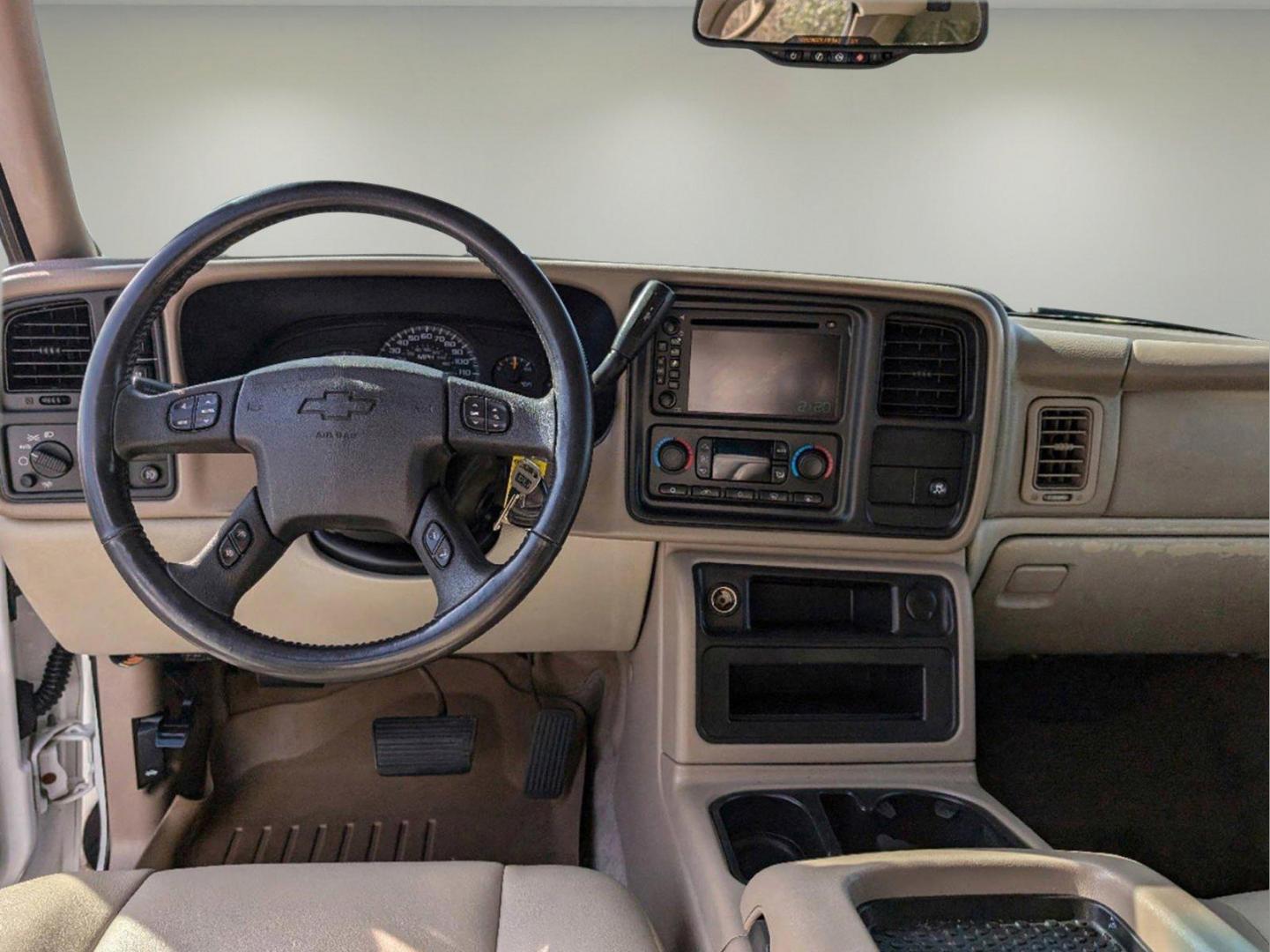 2005 /Tan/Neutral Chevrolet Suburban Z71 (3GNFK16Z25G) with an Gas V8 5.3L/327 engine, 4-Speed Automatic w/OD transmission, located at 5115 14th Ave., Columbus, GA, 31904, (706) 323-0345, 32.511494, -84.971046 - 2005 Chevrolet Suburban Z71 - Photo#11