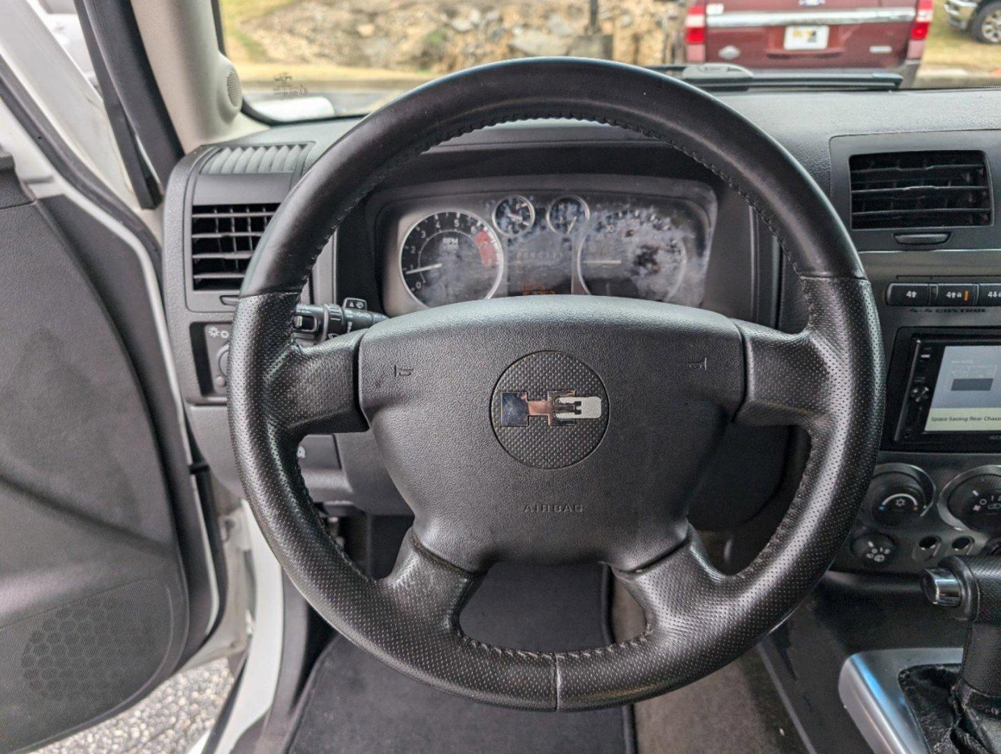 2006 /Ebony HUMMER H3 (5GTDN136068) with an Gas 5 3.5L/211 engine, 4-Speed Automatic w/OD transmission, located at 3959 U.S. 80 W, Phenix City, AL, 36870, (334) 297-4885, 32.469296, -85.135185 - 2006 HUMMER H3 - Photo#16