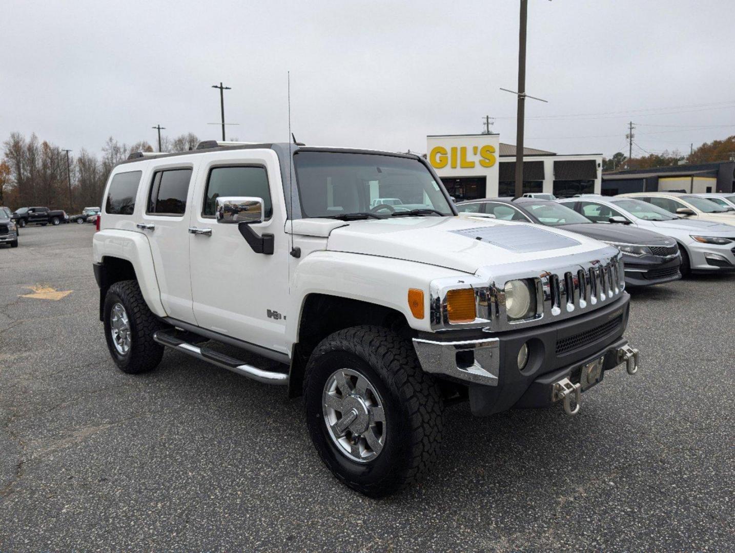 2006 /Ebony HUMMER H3 (5GTDN136068) with an Gas 5 3.5L/211 engine, 4-Speed Automatic w/OD transmission, located at 3959 U.S. 80 W, Phenix City, AL, 36870, (334) 297-4885, 32.469296, -85.135185 - 2006 HUMMER H3 - Photo#3