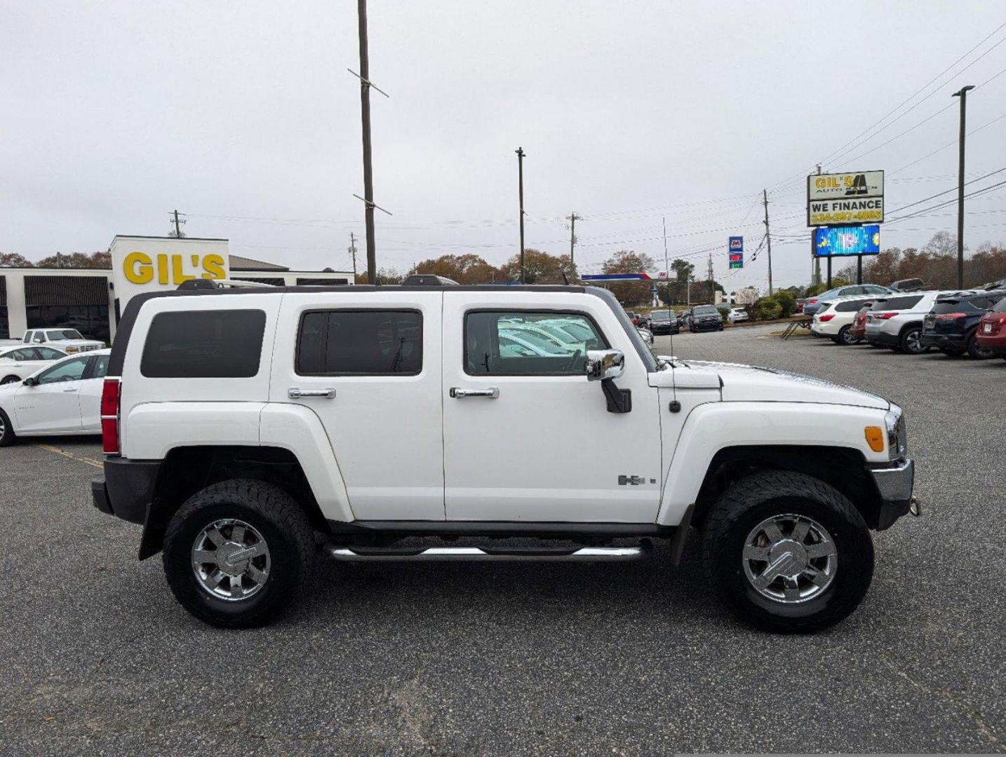 2006 /Ebony HUMMER H3 (5GTDN136068) with an Gas 5 3.5L/211 engine, 4-Speed Automatic w/OD transmission, located at 3959 U.S. 80 W, Phenix City, AL, 36870, (334) 297-4885, 32.469296, -85.135185 - 2006 HUMMER H3 - Photo#4