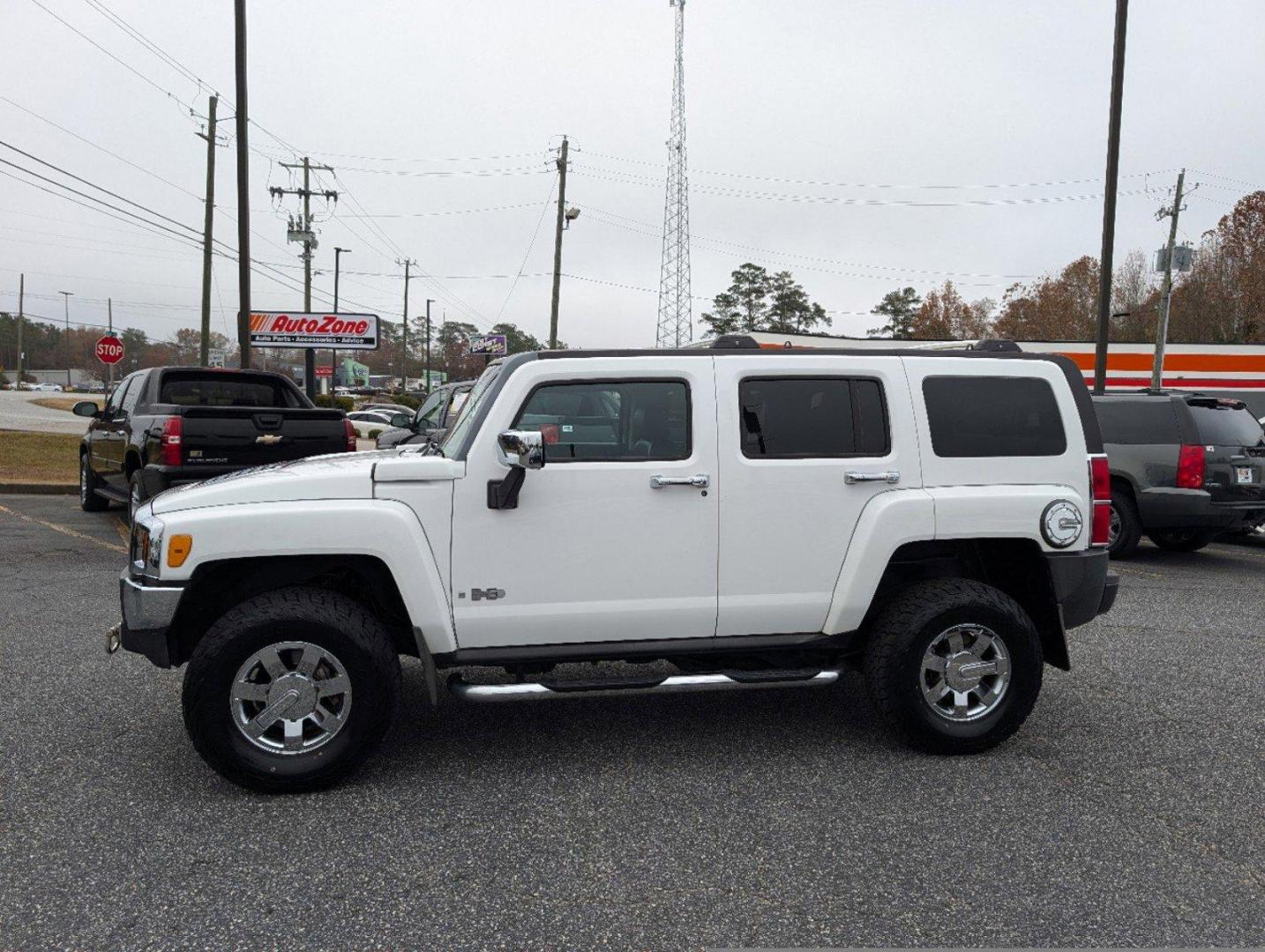 2006 /Ebony HUMMER H3 (5GTDN136068) with an Gas 5 3.5L/211 engine, 4-Speed Automatic w/OD transmission, located at 3959 U.S. 80 W, Phenix City, AL, 36870, (334) 297-4885, 32.469296, -85.135185 - 2006 HUMMER H3 - Photo#8