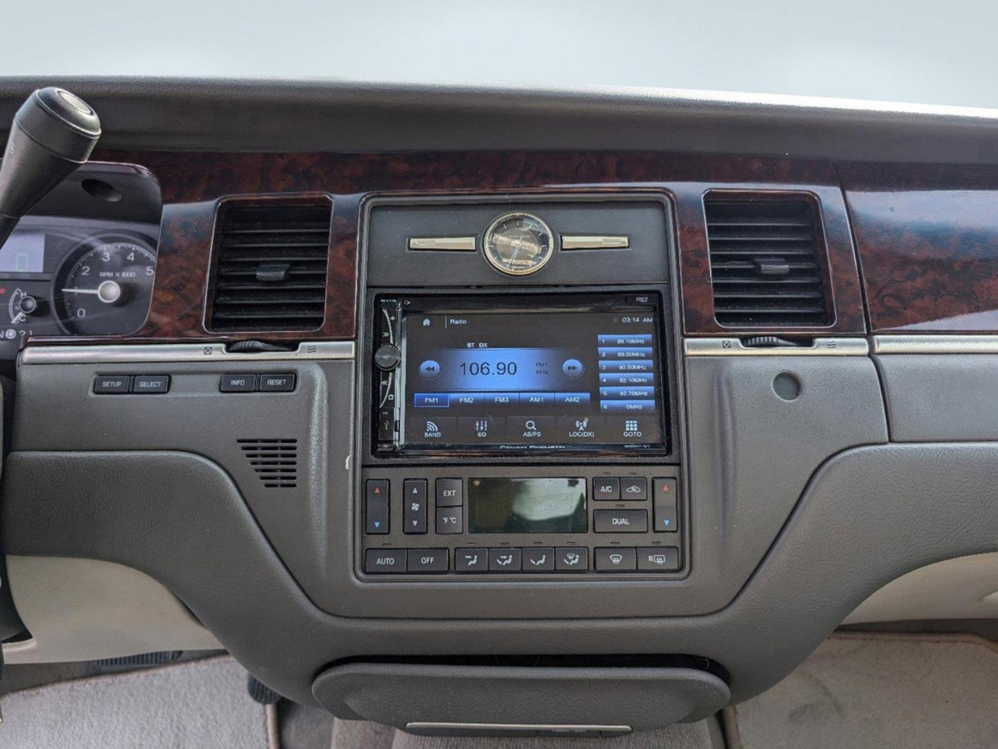 2006 Lincoln Town Car Signature Limited (1LNHM82V86Y) with an Gas/Ethanol V8 4.6L/281 engine, 4-Speed Automatic w/OD transmission, located at 521 Old Farm Lane Rd, Prattville, AL, 36066, (334) 325-1505, 32.482460, -86.416367 - 2006 Lincoln Town Car Signature Limited - Photo#13