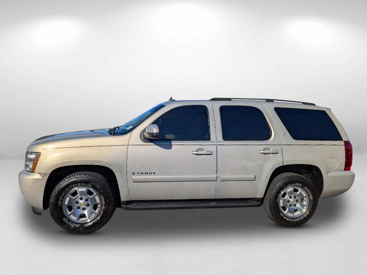 2007 /Ebony/Light Cashmere Chevrolet Tahoe LT (1GNFC13037R) with an Gas/Ethanol V8 5.3L/323 engine, 4-Speed Automatic w/OD transmission, located at 3959 U.S. 80 W, Phenix City, AL, 36870, (334) 297-4885, 32.469296, -85.135185 - 2007 Chevrolet Tahoe LT - Photo#10