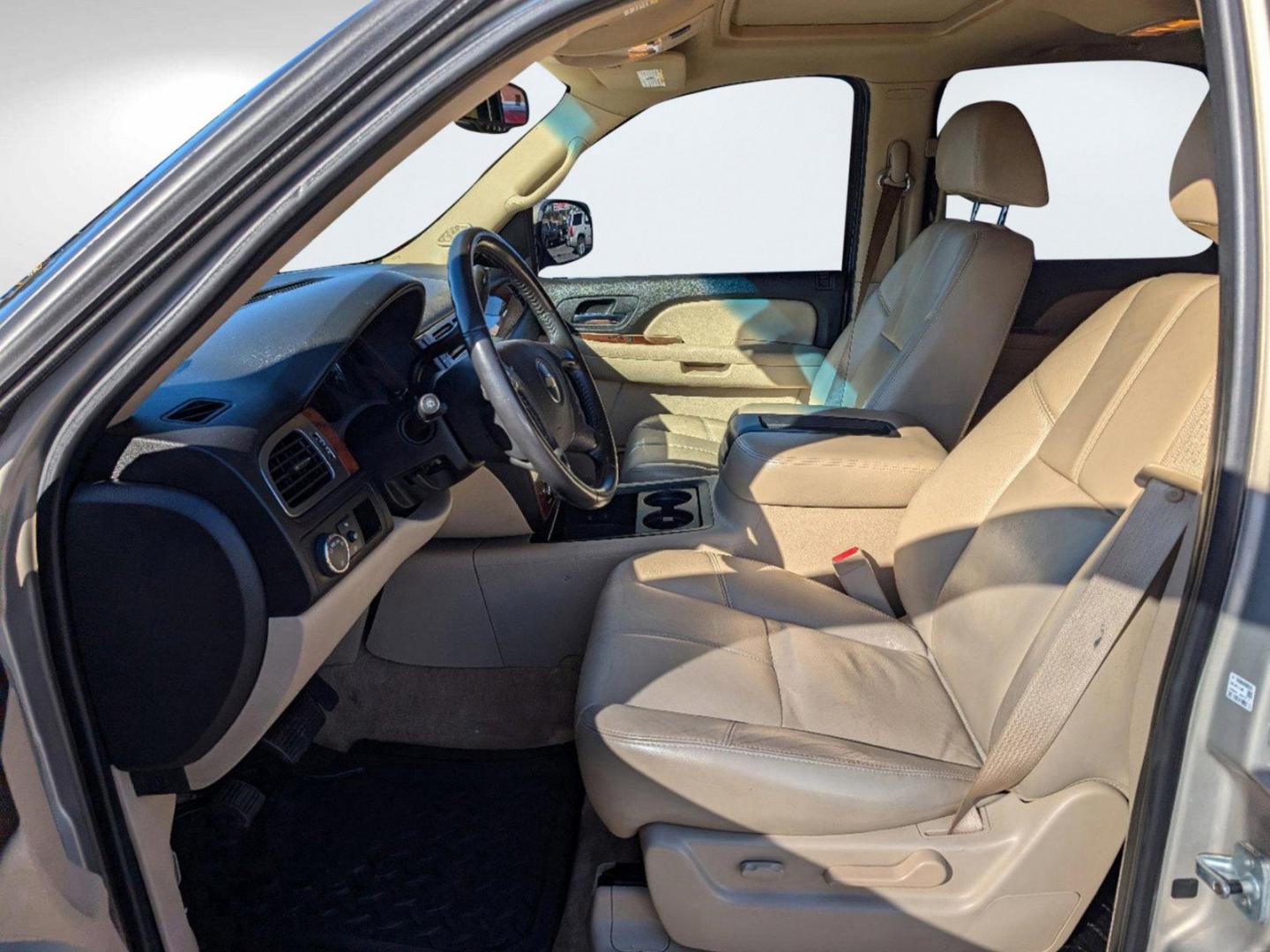 2007 /Ebony/Light Cashmere Chevrolet Tahoe LT (1GNFC13037R) with an Gas/Ethanol V8 5.3L/323 engine, 4-Speed Automatic w/OD transmission, located at 3959 U.S. 80 W, Phenix City, AL, 36870, (334) 297-4885, 32.469296, -85.135185 - 2007 Chevrolet Tahoe LT - Photo#12