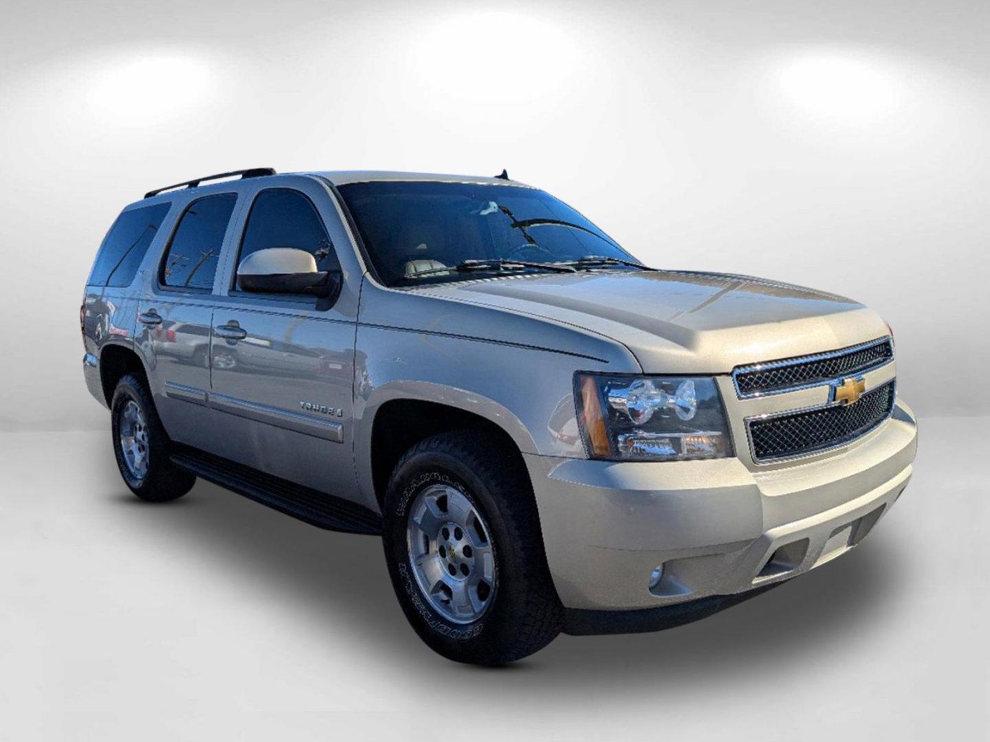 2007 /Ebony/Light Cashmere Chevrolet Tahoe LT (1GNFC13037R) with an Gas/Ethanol V8 5.3L/323 engine, 4-Speed Automatic w/OD transmission, located at 3959 U.S. 80 W, Phenix City, AL, 36870, (334) 297-4885, 32.469296, -85.135185 - 2007 Chevrolet Tahoe LT - Photo#5