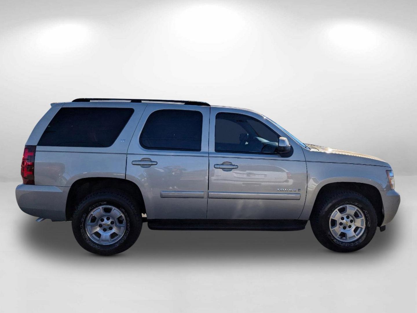 2007 /Ebony/Light Cashmere Chevrolet Tahoe LT (1GNFC13037R) with an Gas/Ethanol V8 5.3L/323 engine, 4-Speed Automatic w/OD transmission, located at 3959 U.S. 80 W, Phenix City, AL, 36870, (334) 297-4885, 32.469296, -85.135185 - 2007 Chevrolet Tahoe LT - Photo#6