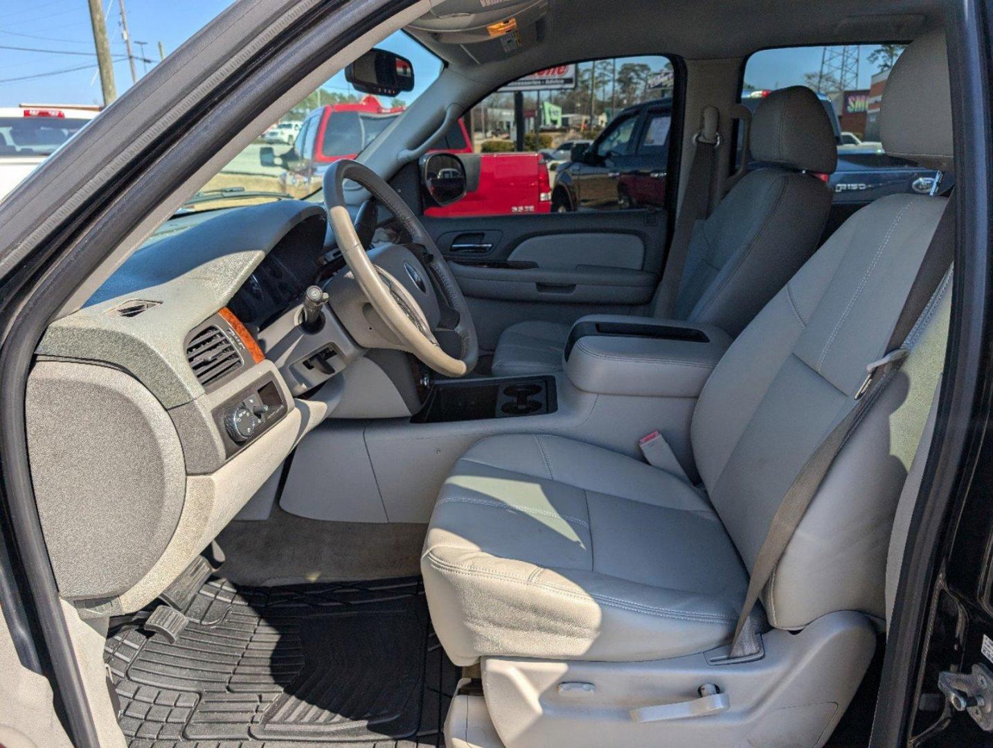 2007 /Dark Titanium/Lt Titanium Chevrolet Tahoe LT (1GNFC130X7R) with an Gas/Ethanol V8 5.3L/323 engine, 4-Speed Automatic w/OD transmission, located at 3959 U.S. 80 W, Phenix City, AL, 36870, (334) 297-4885, 32.469296, -85.135185 - 2007 Chevrolet Tahoe LT - Photo#9