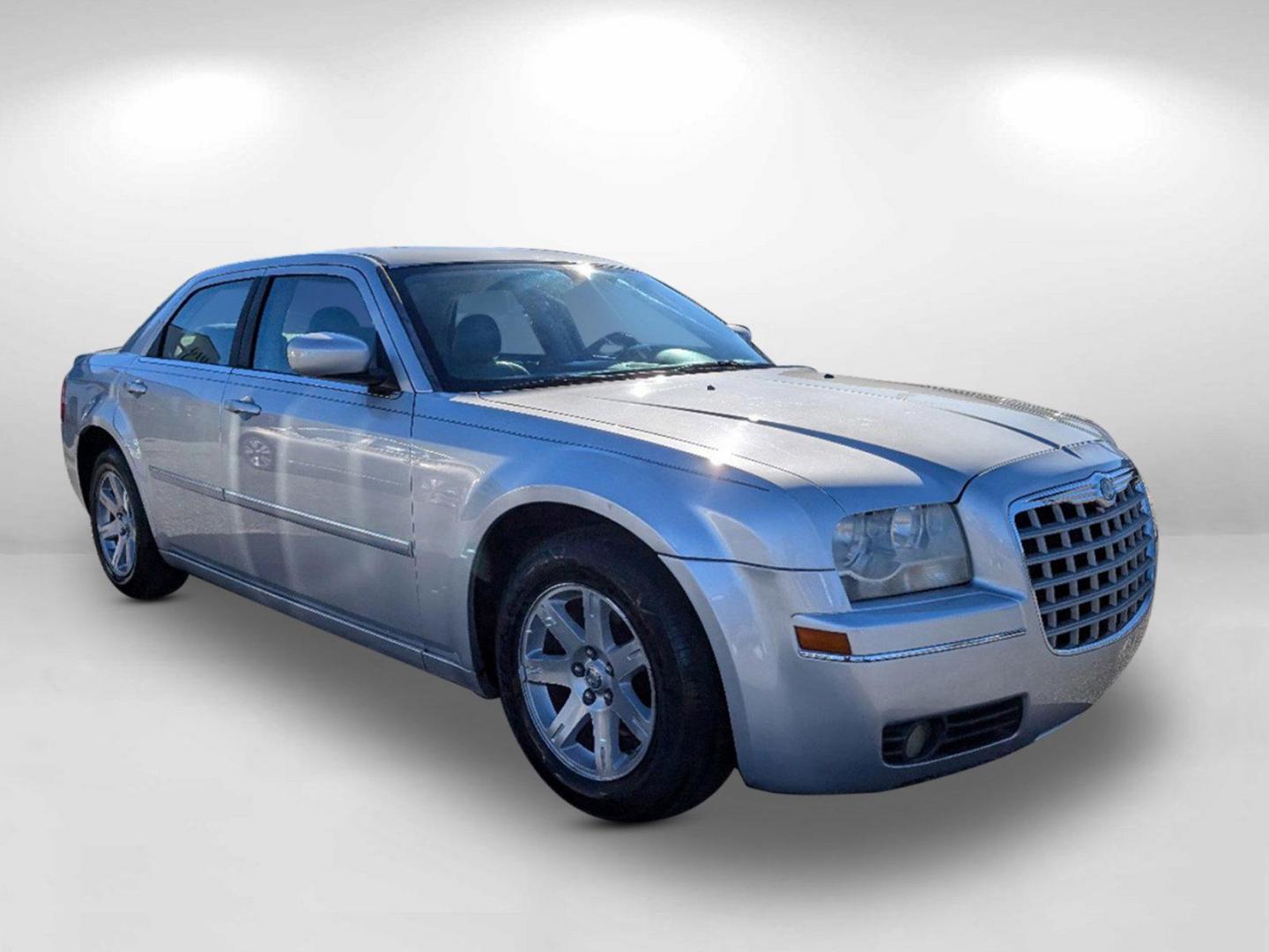 2007 Chrysler 300 Touring (2C3KA53G57H) with an Gas V6 3.5L/215 engine, 5-Speed Automatic transmission, located at 3959 U.S. 80 W, Phenix City, AL, 36870, (334) 297-4885, 32.469296, -85.135185 - 2007 Chrysler 300 Touring - Photo#4