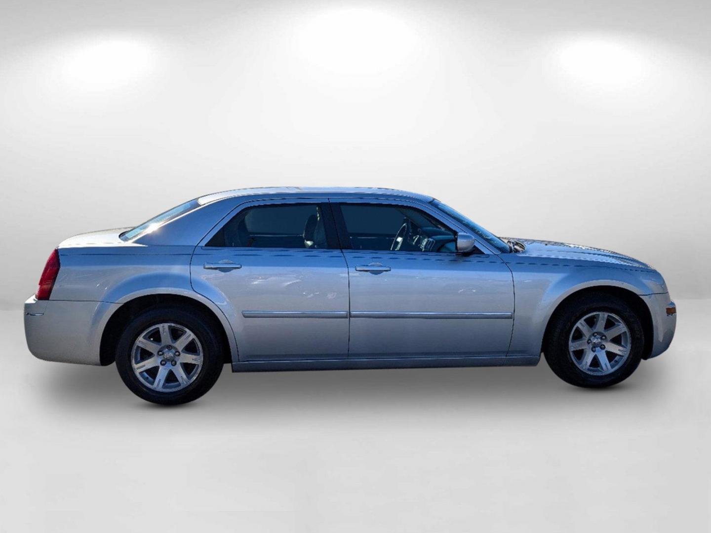 2007 Chrysler 300 Touring (2C3KA53G57H) with an Gas V6 3.5L/215 engine, 5-Speed Automatic transmission, located at 3959 U.S. 80 W, Phenix City, AL, 36870, (334) 297-4885, 32.469296, -85.135185 - 2007 Chrysler 300 Touring - Photo#5