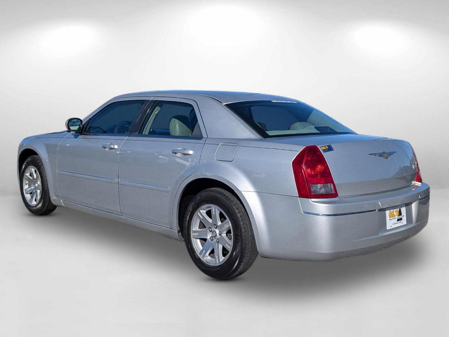 2007 Chrysler 300 Touring (2C3KA53G57H) with an Gas V6 3.5L/215 engine, 5-Speed Automatic transmission, located at 3959 U.S. 80 W, Phenix City, AL, 36870, (334) 297-4885, 32.469296, -85.135185 - 2007 Chrysler 300 Touring - Photo#8