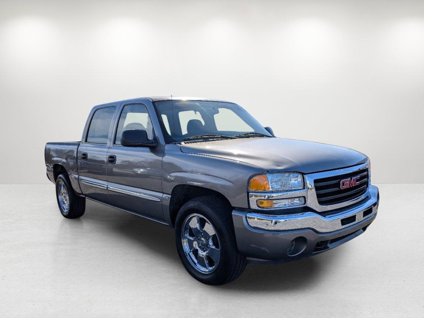 2007 /Dark Pewter GMC Sierra 1500 Classic SL (2GTEC13V071) with an Gas V8 4.8L/293 engine, 4-Speed Automatic w/OD transmission, located at 5115 14th Ave., Columbus, GA, 31904, (706) 323-0345, 32.511494, -84.971046 - 2007 GMC Sierra 1500 Classic SL - Photo#2