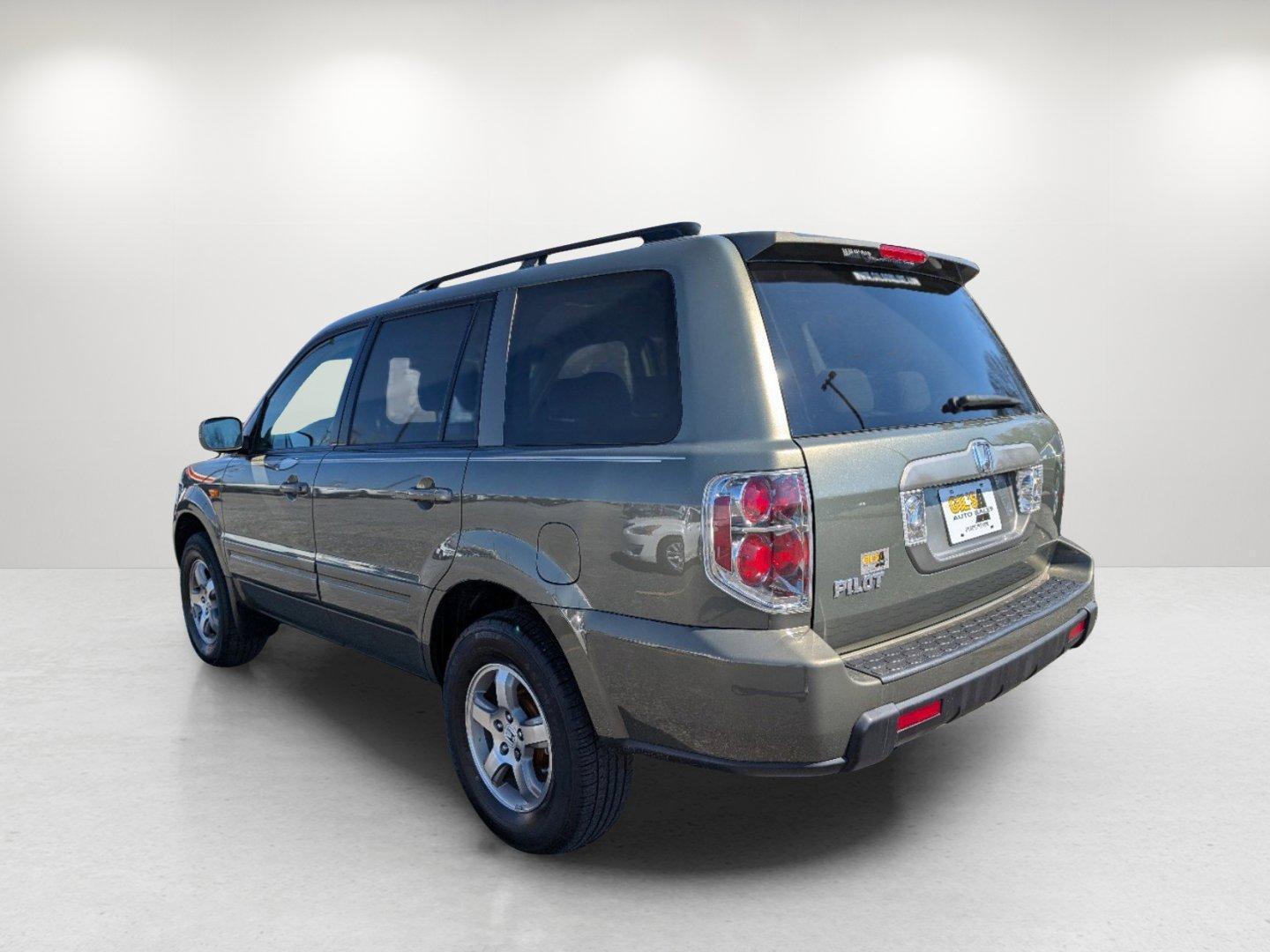 2007 Honda Pilot EX (5FNYF28467B) with an Gas V6 3.5L/212 engine, 5-Speed Automatic w/OD transmission, located at 1430 Gateway Drive, Opelika, AL, 36801, (334) 239-0944, 32.637871, -85.409790 - 2007 Honda Pilot EX - Photo#6