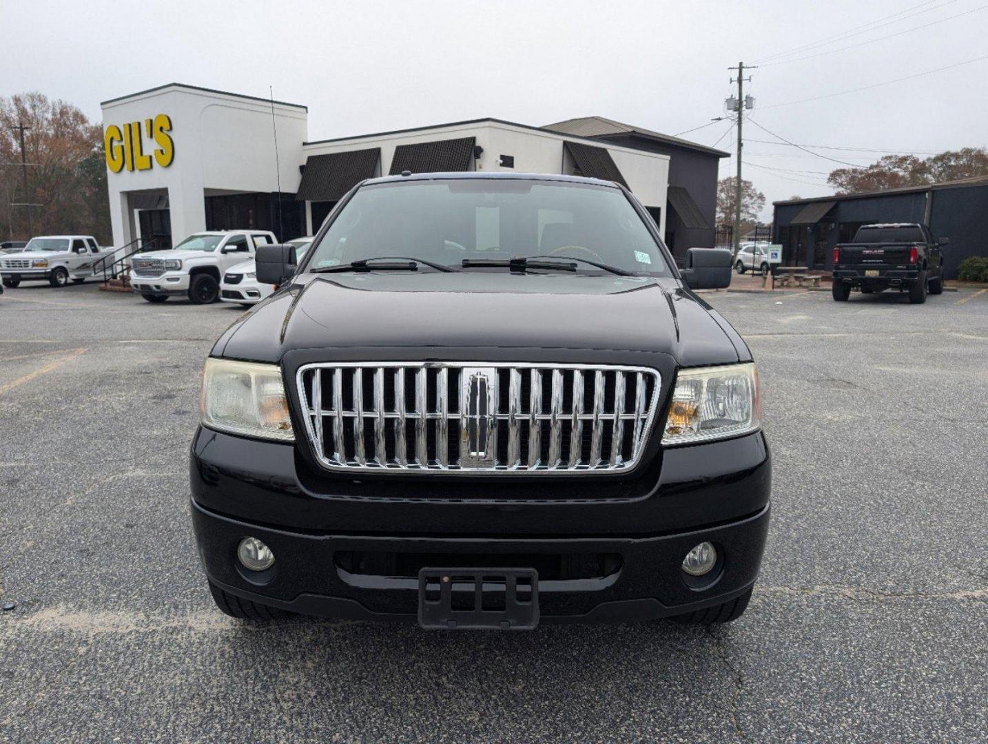 2007 Lincoln Mark LT (5LTPW18547F) with an Gas V8 5.4L/330 engine, 4-Speed Automatic w/OD transmission, located at 804 22nd Ave, Phenix City, AL, 36870, (334) 297-1860, 32.484749, -85.024475 - 2007 Lincoln Mark LT - Photo#2