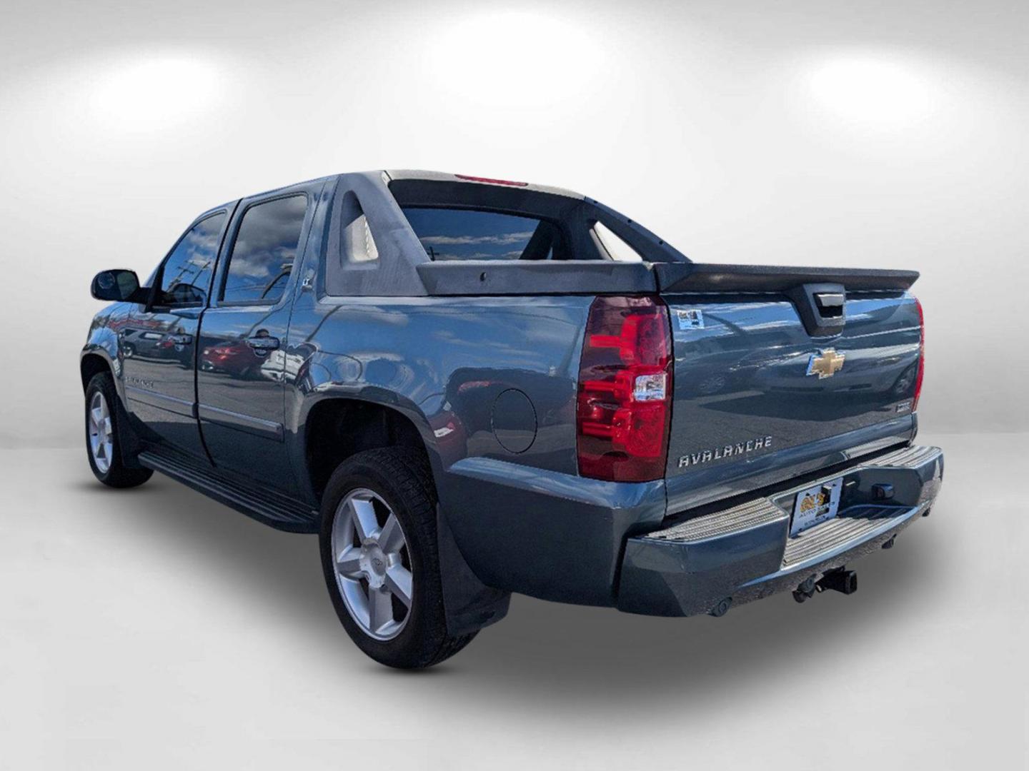 2008 /Dark Titanium/Light Titanium Chevrolet Avalanche LT w/1LT (3GNFK123X8G) with an Gas/Ethanol V8 5.3L/325 engine, 4-Speed Automatic w/OD transmission, located at 3959 U.S. 80 W, Phenix City, AL, 36870, (334) 297-4885, 32.469296, -85.135185 - 2008 Chevrolet Avalanche LT w/1LT - Photo#9