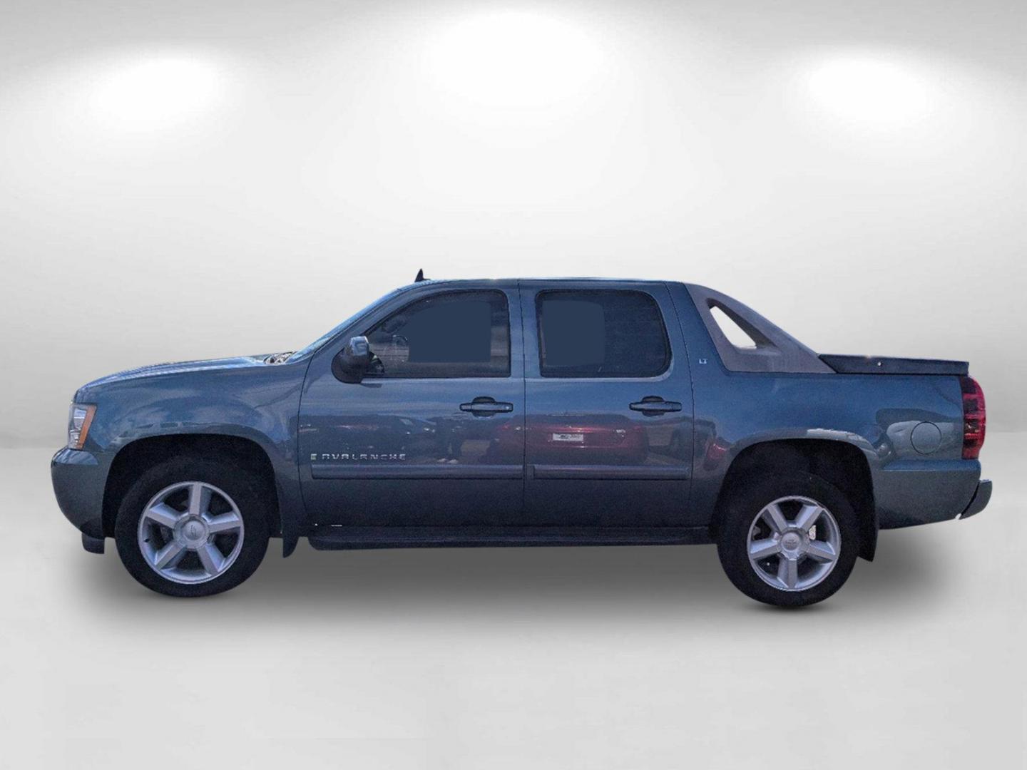 2008 /Dark Titanium/Light Titanium Chevrolet Avalanche LT w/1LT (3GNFK123X8G) with an Gas/Ethanol V8 5.3L/325 engine, 4-Speed Automatic w/OD transmission, located at 3959 U.S. 80 W, Phenix City, AL, 36870, (334) 297-4885, 32.469296, -85.135185 - 2008 Chevrolet Avalanche LT w/1LT - Photo#10