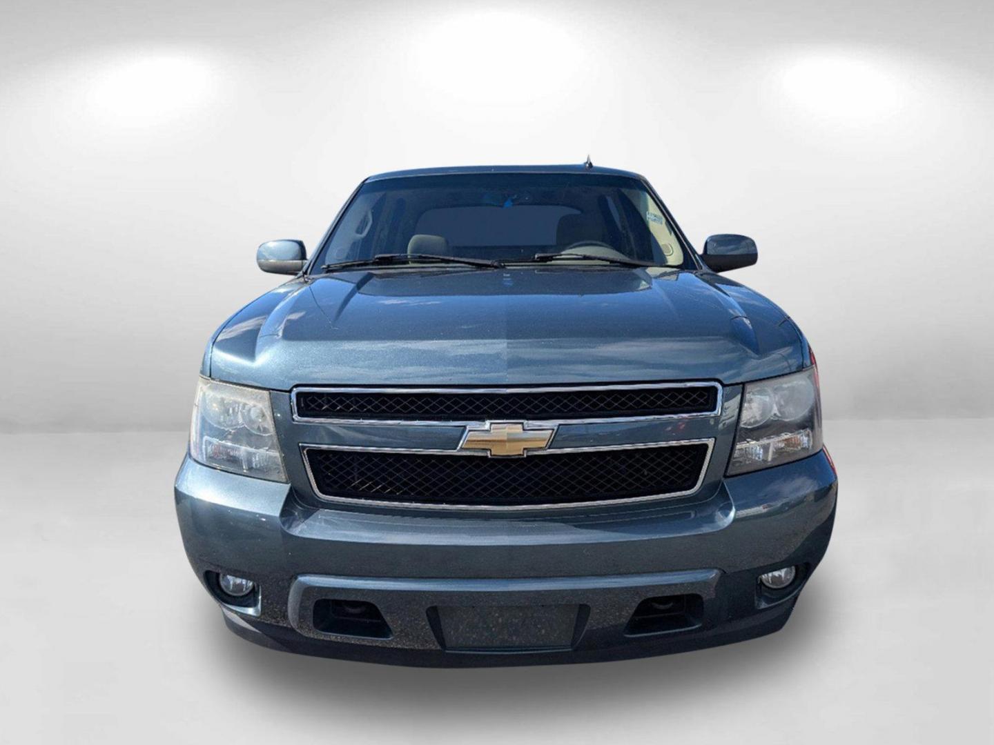 2008 /Dark Titanium/Light Titanium Chevrolet Avalanche LT w/1LT (3GNFK123X8G) with an Gas/Ethanol V8 5.3L/325 engine, 4-Speed Automatic w/OD transmission, located at 3959 U.S. 80 W, Phenix City, AL, 36870, (334) 297-4885, 32.469296, -85.135185 - 2008 Chevrolet Avalanche LT w/1LT - Photo#4