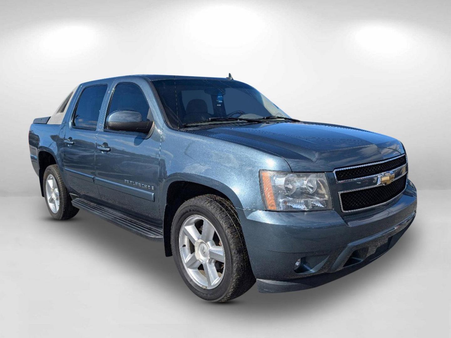 2008 /Dark Titanium/Light Titanium Chevrolet Avalanche LT w/1LT (3GNFK123X8G) with an Gas/Ethanol V8 5.3L/325 engine, 4-Speed Automatic w/OD transmission, located at 3959 U.S. 80 W, Phenix City, AL, 36870, (334) 297-4885, 32.469296, -85.135185 - 2008 Chevrolet Avalanche LT w/1LT - Photo#5