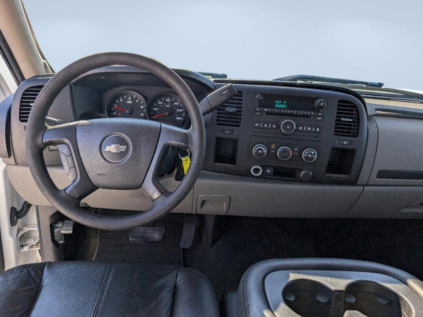 2008 /Dark Titanium Chevrolet Silverado 1500 LS (3GCEC13C78G) with an Gas V8 4.8L/293 engine, 4-Speed Automatic w/OD transmission, located at 1430 Gateway Drive, Opelika, AL, 36801, (334) 239-0944, 32.637871, -85.409790 - 2008 Chevrolet Silverado 1500 LS - Photo#13