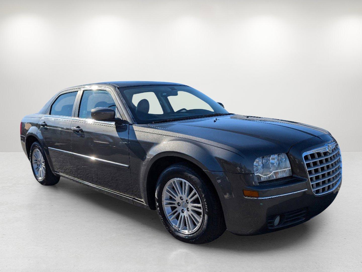 2008 /Dark Slate Gray Chrysler 300 Touring (2C3KA53G48H) with an Gas V6 3.5L/214 engine, 4-Speed Automatic transmission, located at 7000 Northlake Connector, Columbus, GA, 31904, (706) 987-8085, 32.524975, -84.978134 - 2008 Chrysler 300 Touring - Photo#2