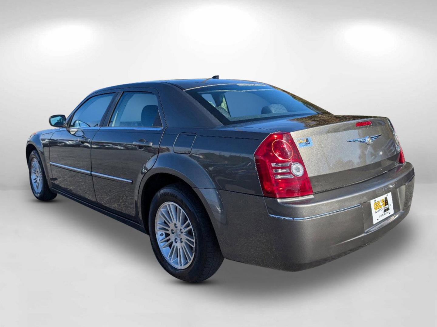 2008 /Dark Slate Gray Chrysler 300 Touring (2C3KA53G48H) with an Gas V6 3.5L/214 engine, 4-Speed Automatic transmission, located at 7000 Northlake Connector, Columbus, GA, 31904, (706) 987-8085, 32.524975, -84.978134 - 2008 Chrysler 300 Touring - Photo#6