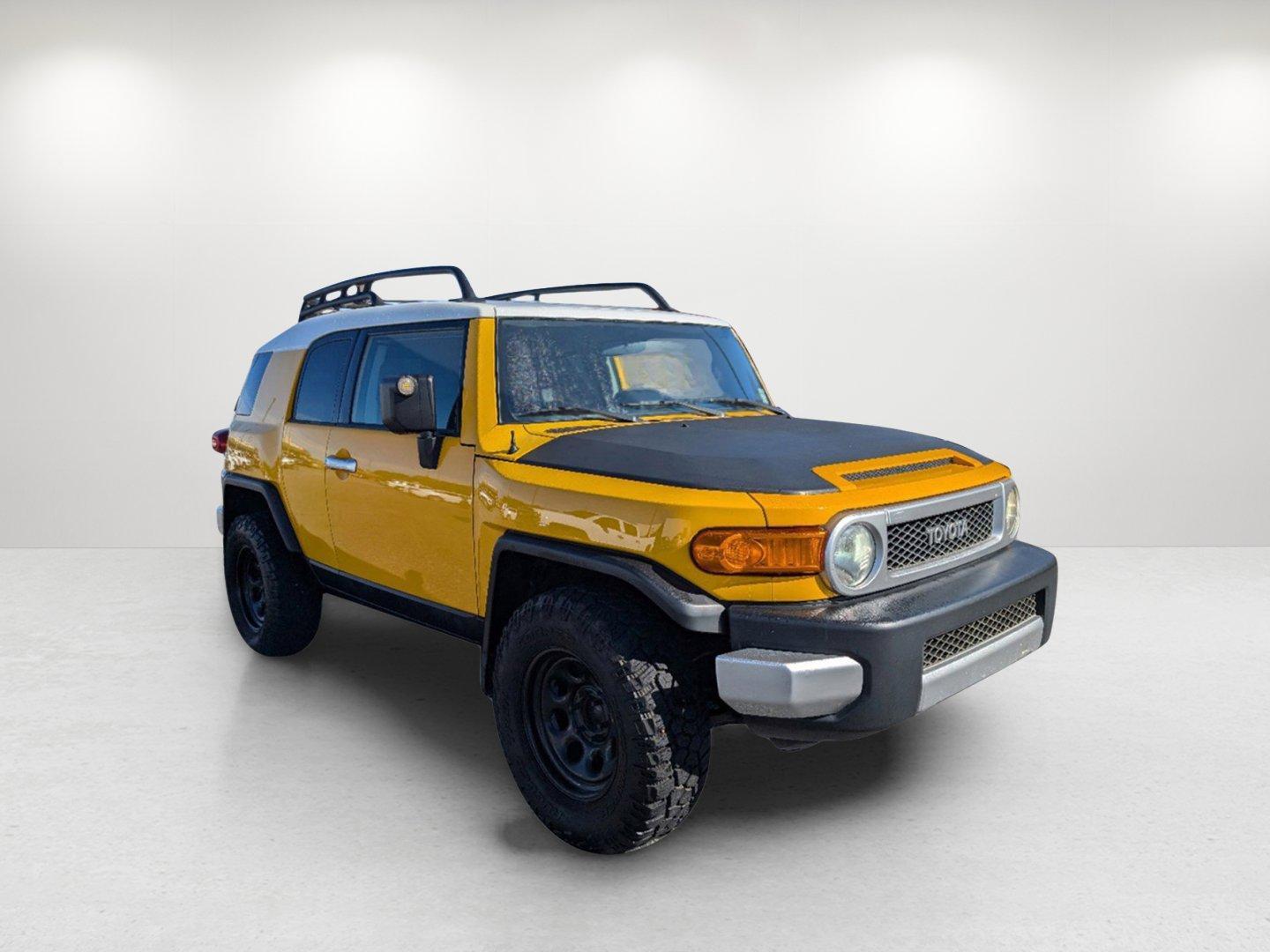 2008 Toyota FJ Cruiser (JTEBU11FX8K) with an Gas V6 4.0L/241 engine, 5-Speed Automatic w/OD transmission, located at 1430 Gateway Drive, Opelika, AL, 36801, (334) 239-0944, 32.637871, -85.409790 - 2008 Toyota FJ Cruiser - Photo#2