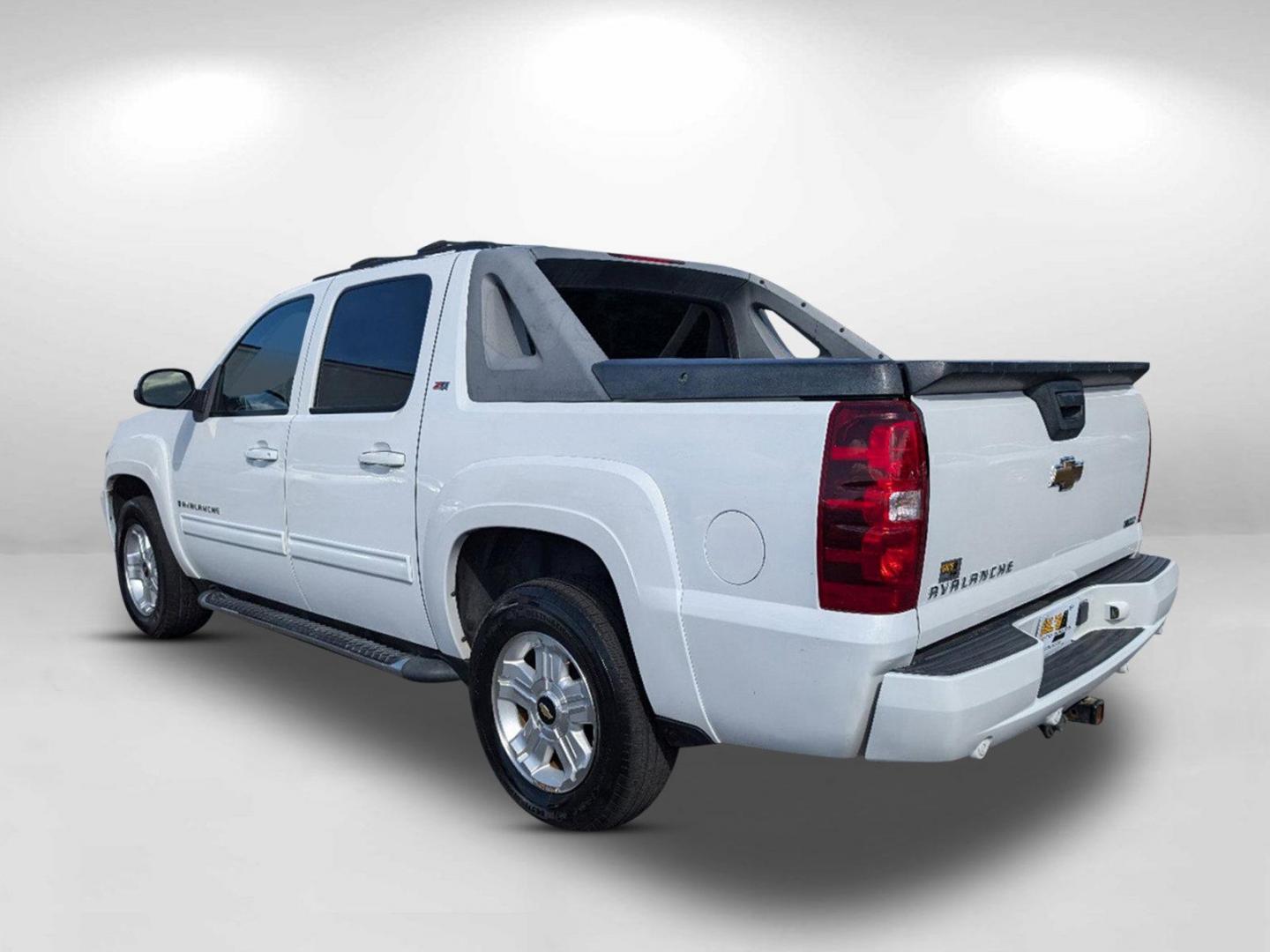 2009 Summit White /Ebony Chevrolet Avalanche LT w/2LT (3GNFK22039G) with an Gas/Ethanol V8 5.3L/325 engine, 6-Speed Automatic w/OD transmission, located at 5115 14th Ave., Columbus, GA, 31904, (706) 323-0345, 32.511494, -84.971046 - 2009 Chevrolet Avalanche LT w/2LT - Photo#6